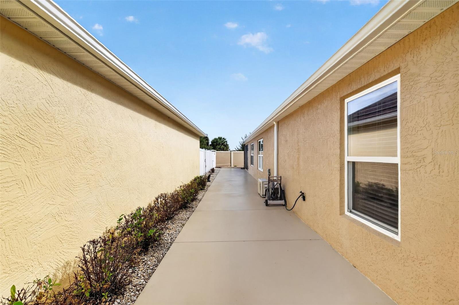 Image 42 of 51 For 2873 Charlevoix Street