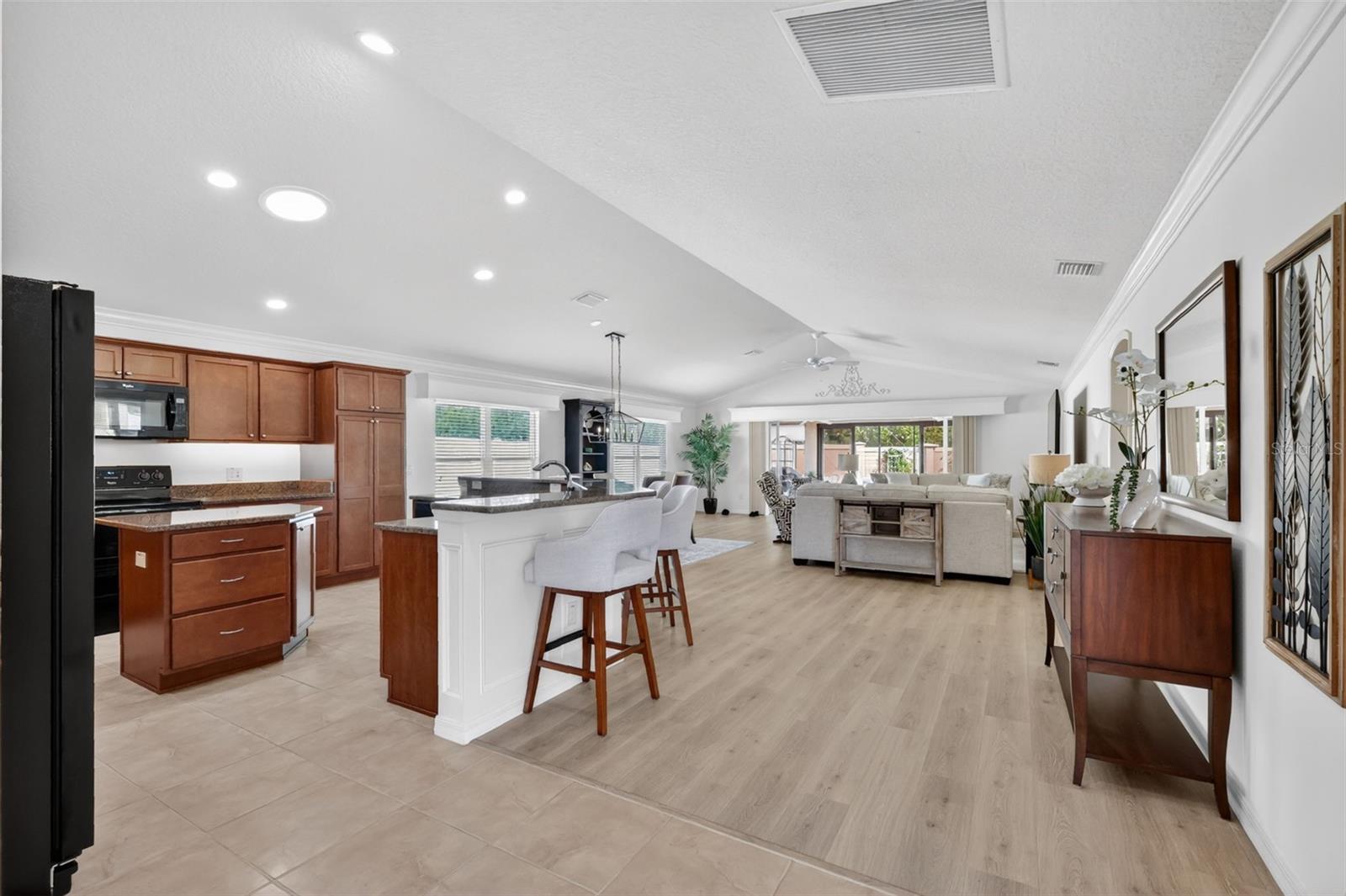 Image 7 of 51 For 2873 Charlevoix Street