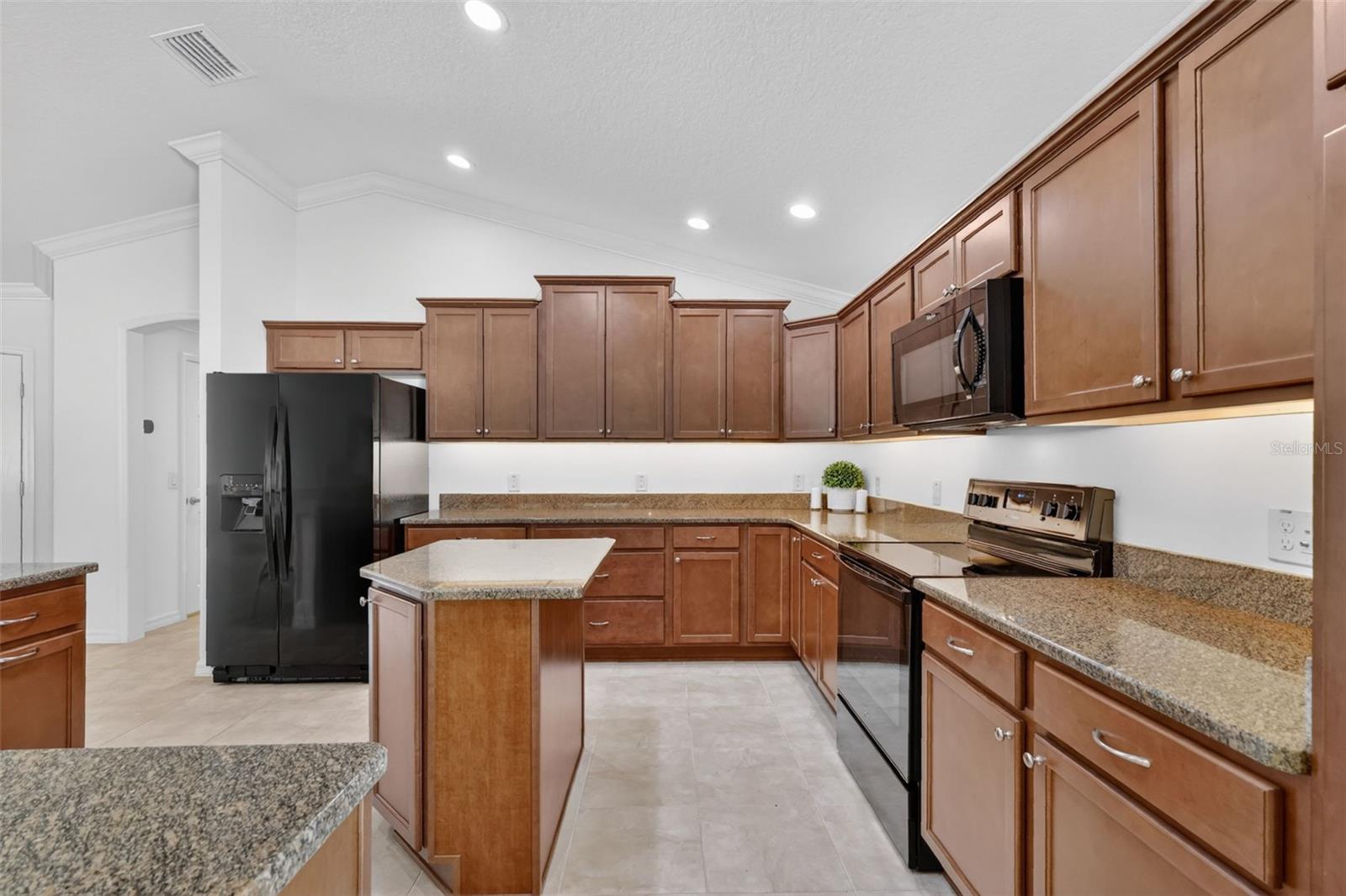 Image 9 of 51 For 2873 Charlevoix Street