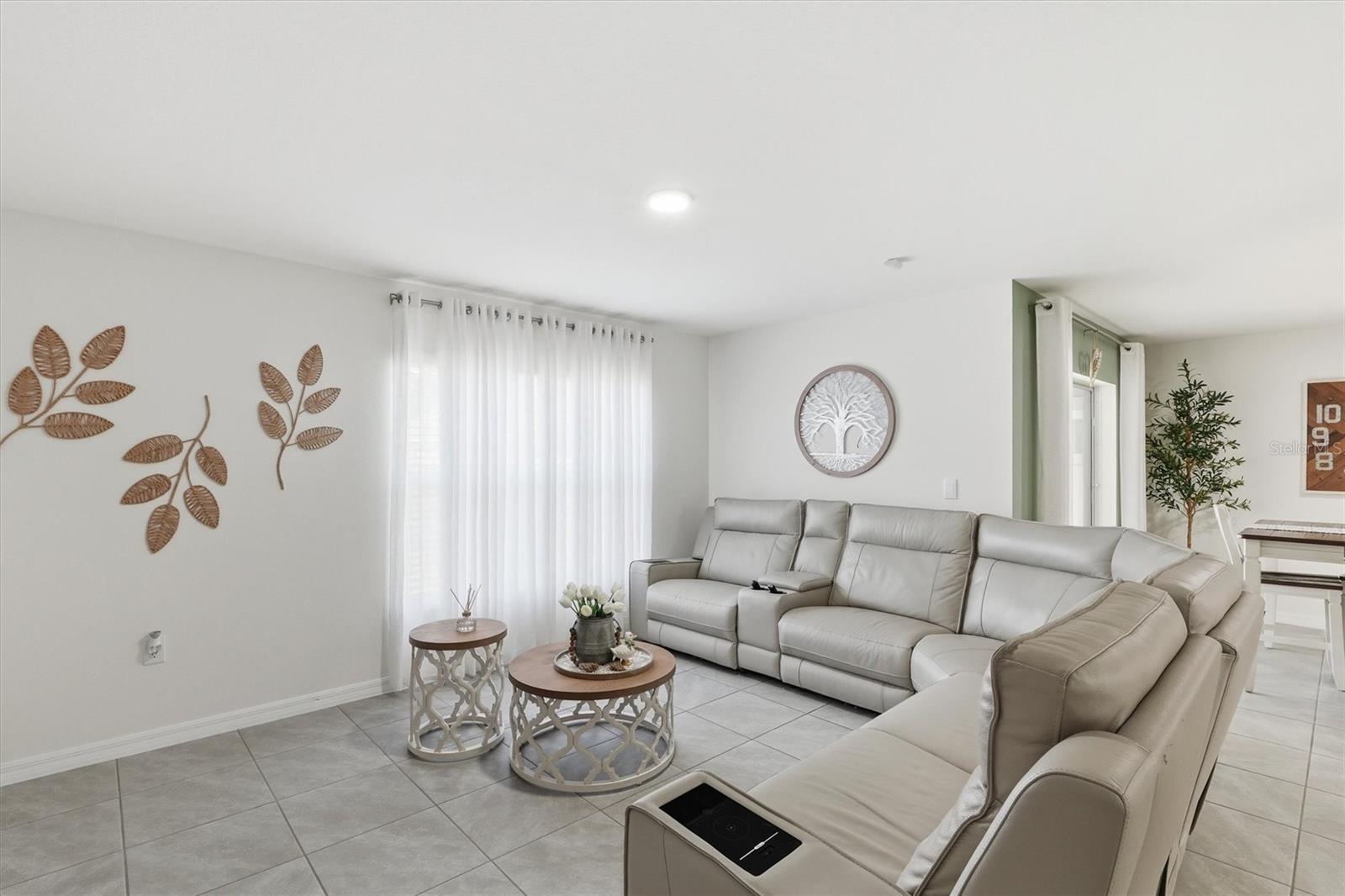 Image 13 of 52 For 11369 67th Circle