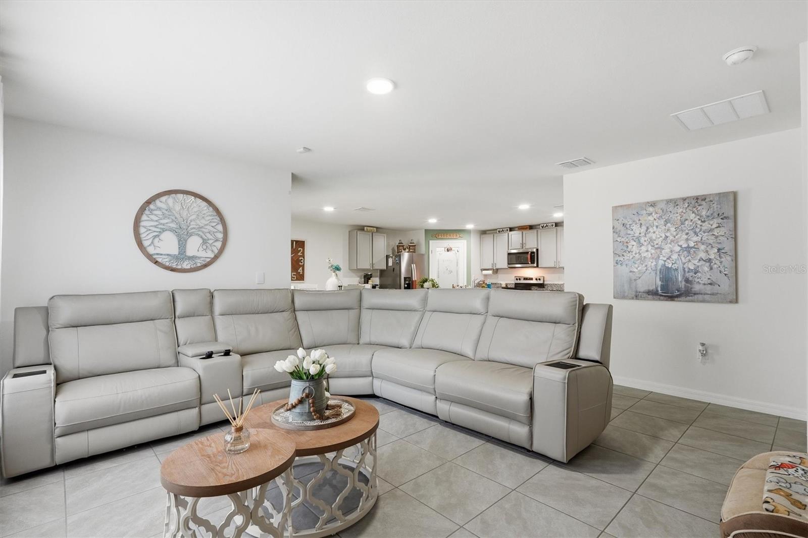 Image 14 of 52 For 11369 67th Circle