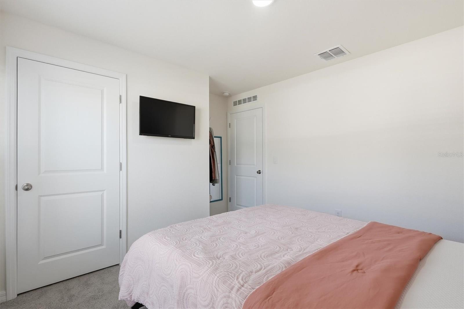 Image 21 of 52 For 11369 67th Circle