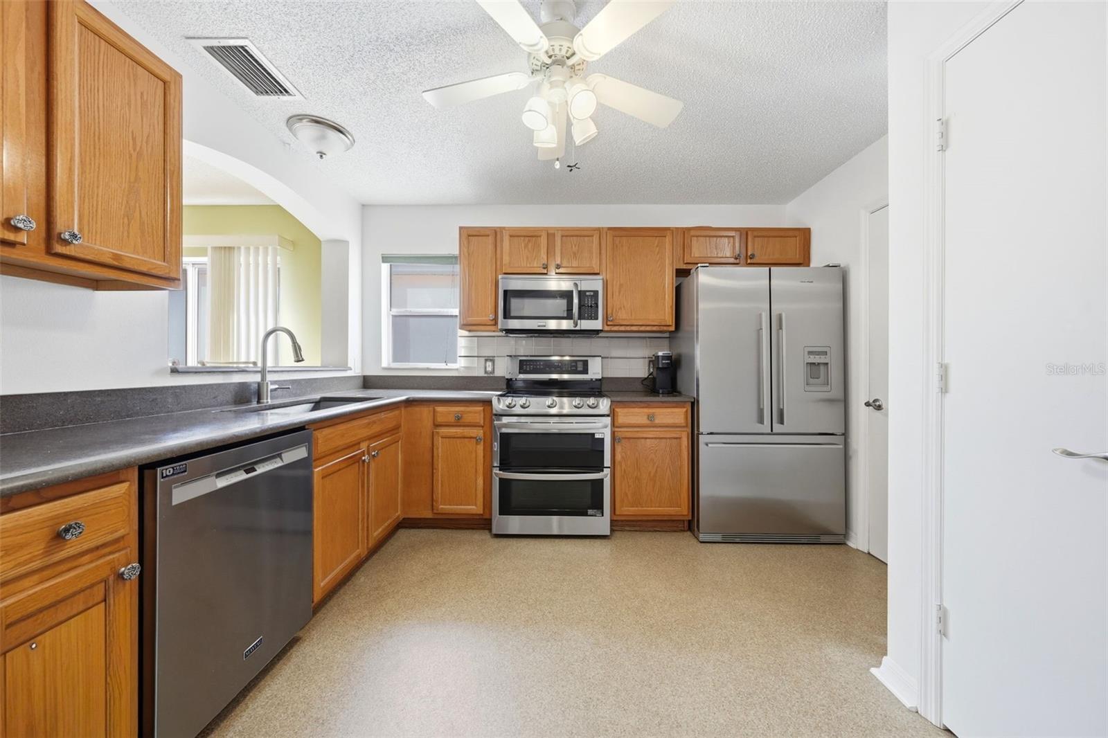 Image 5 of 30 For 741 Hernandez Drive