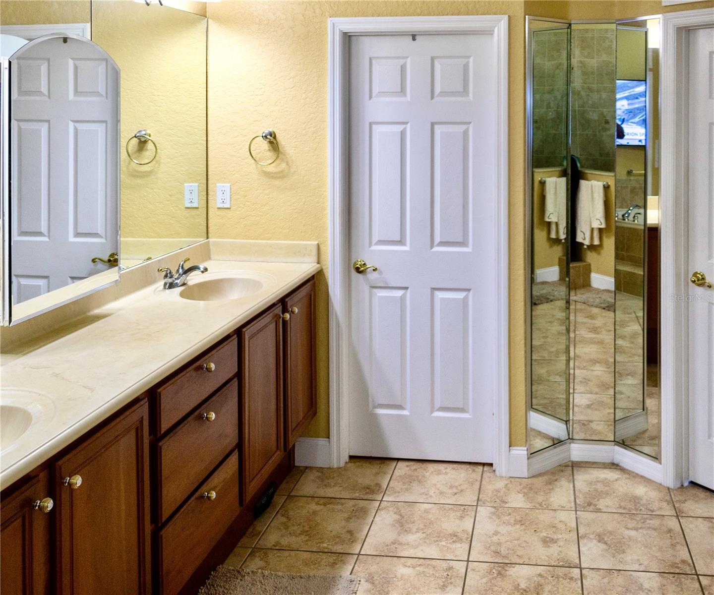 Image 26 of 77 For 10107 Tween Waters Street