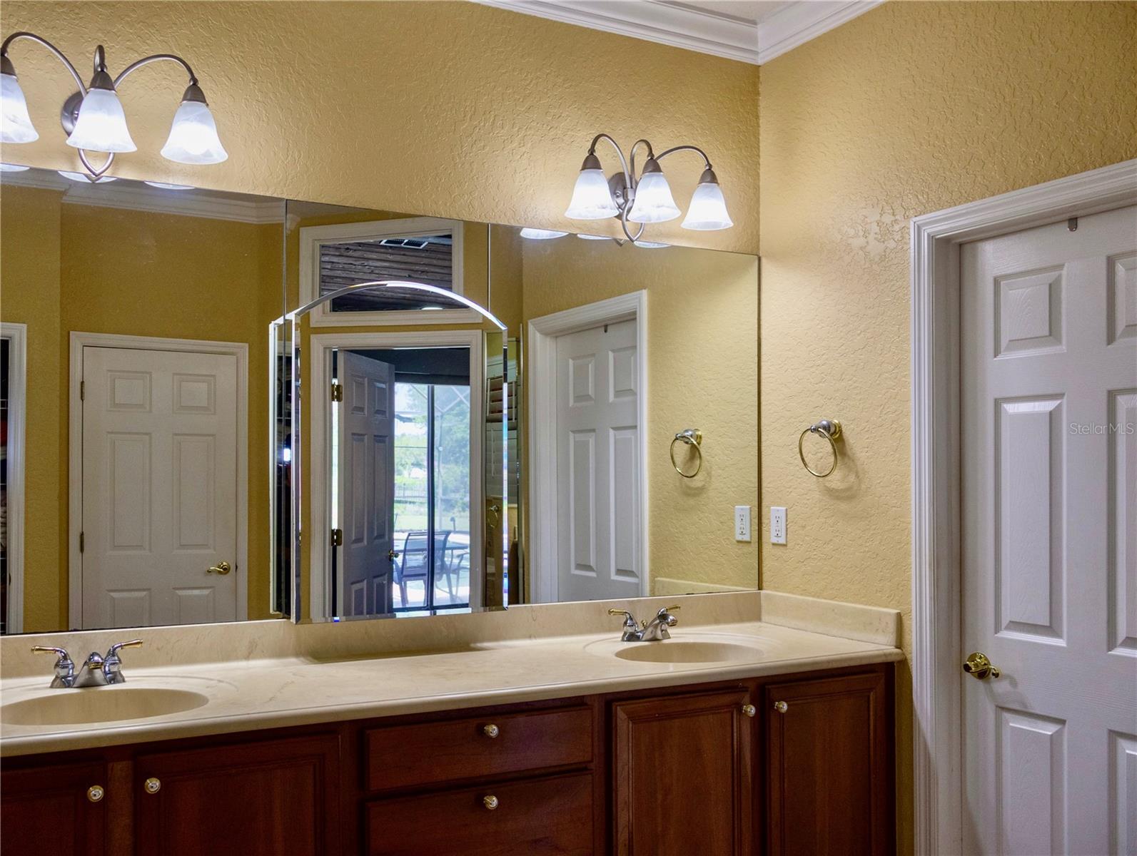 Image 27 of 77 For 10107 Tween Waters Street