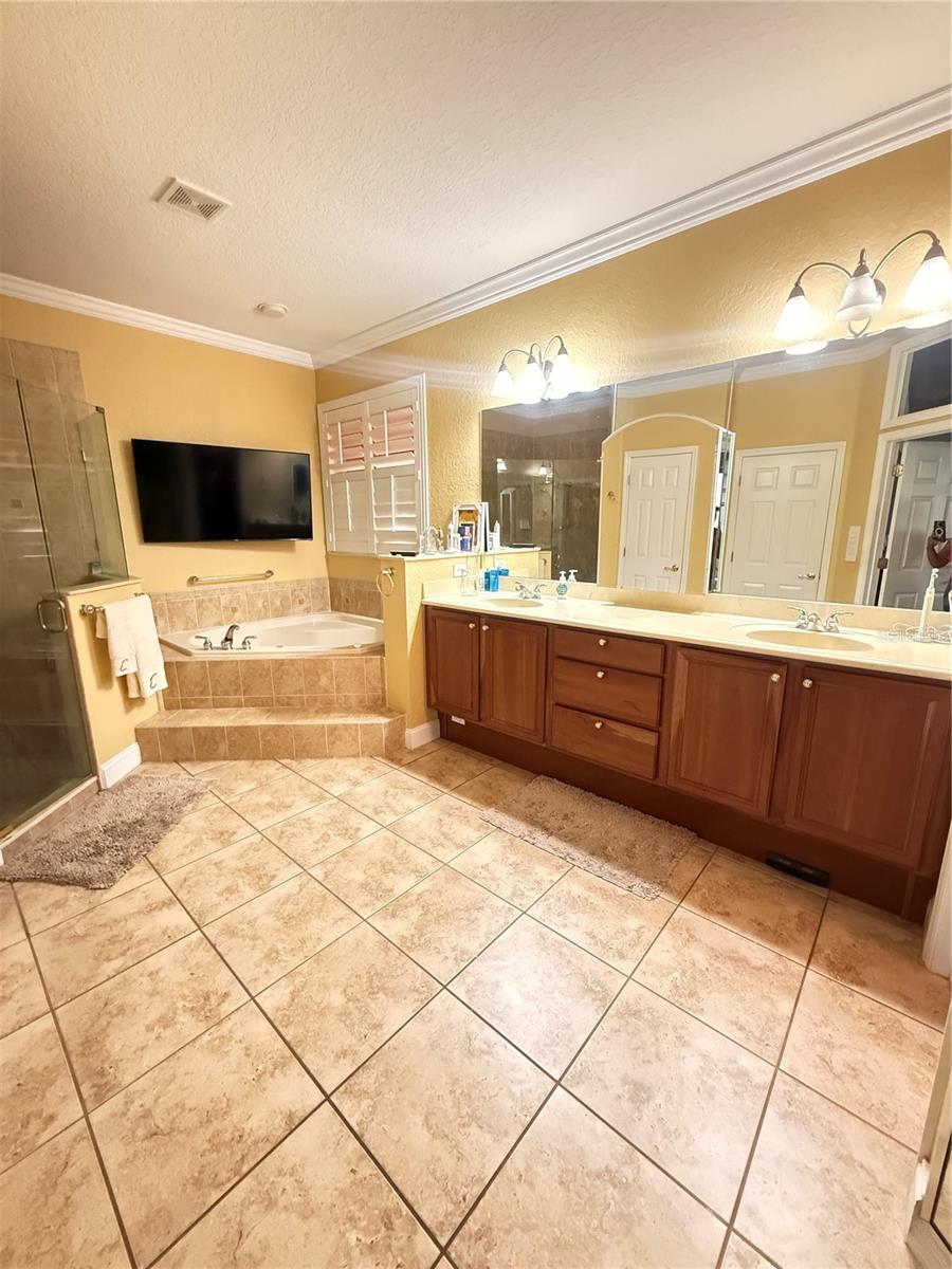 Image 28 of 77 For 10107 Tween Waters Street