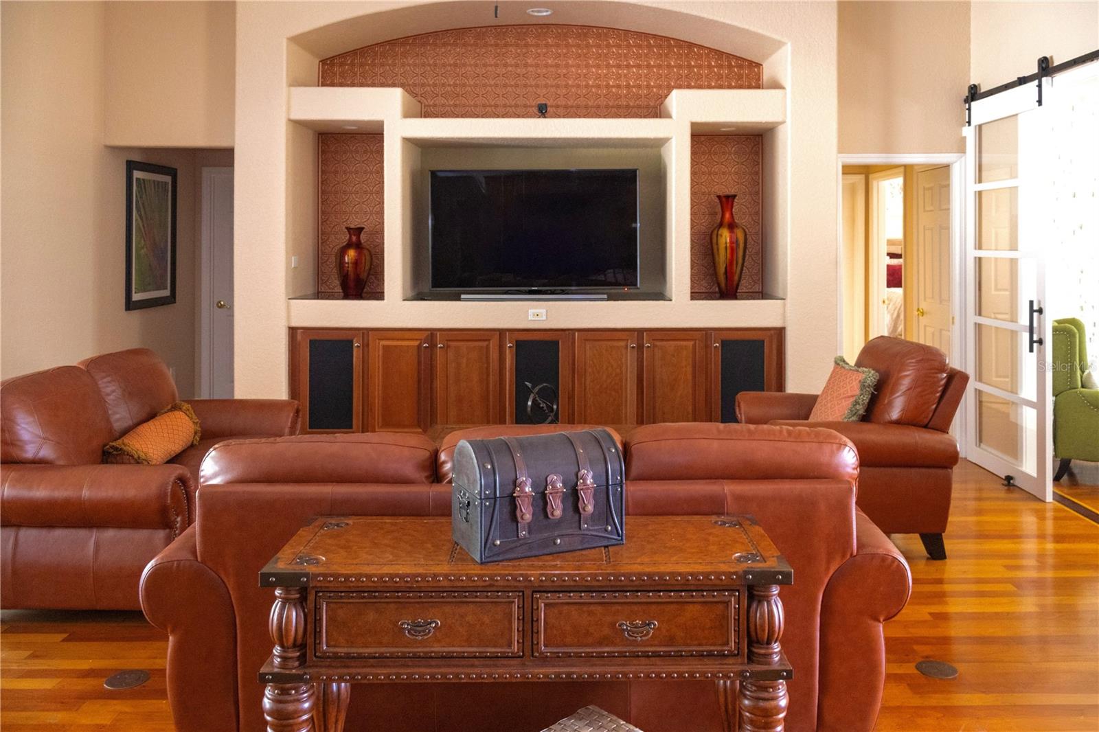 Image 4 of 77 For 10107 Tween Waters Street