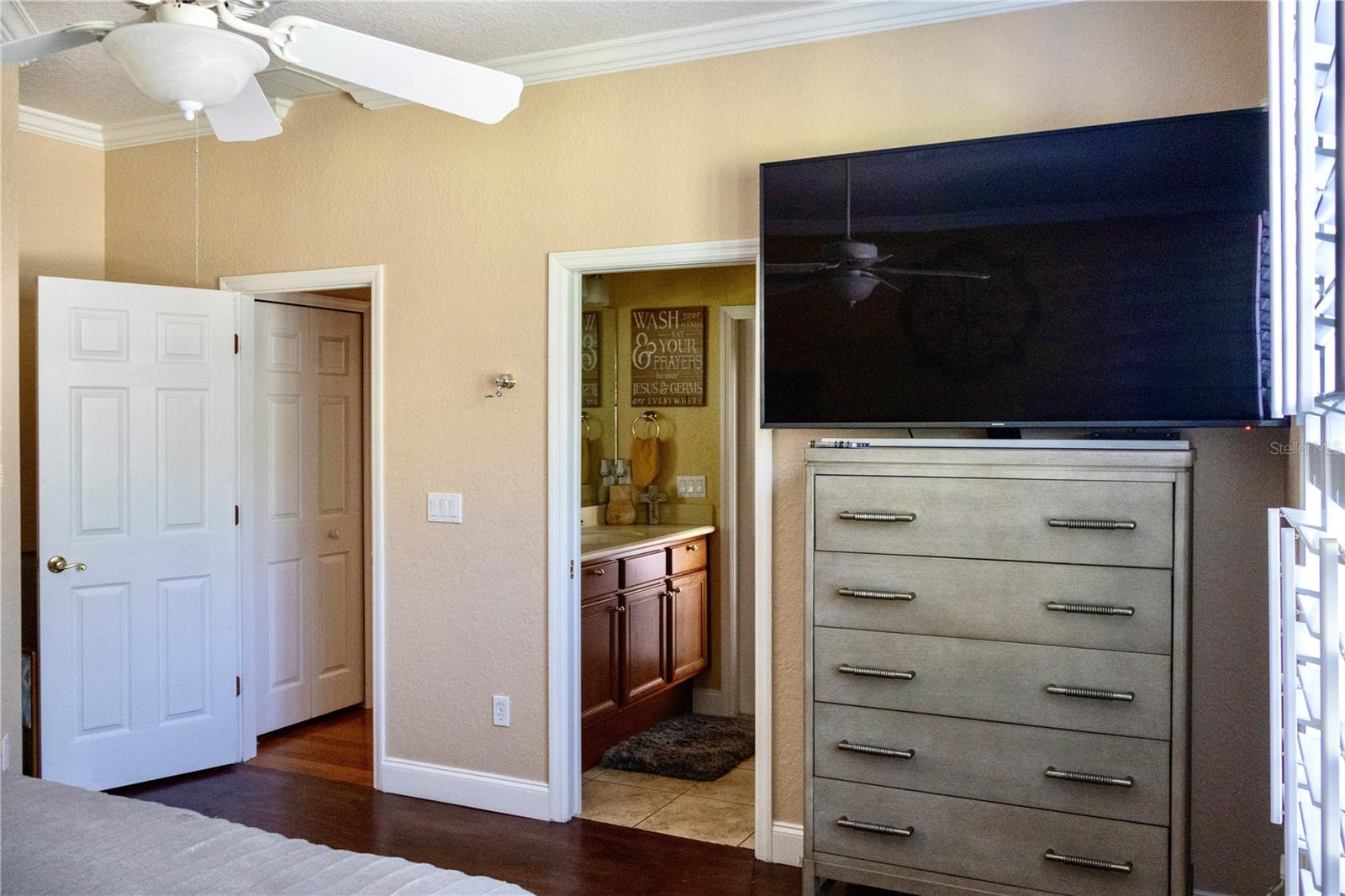 Image 46 of 77 For 10107 Tween Waters Street