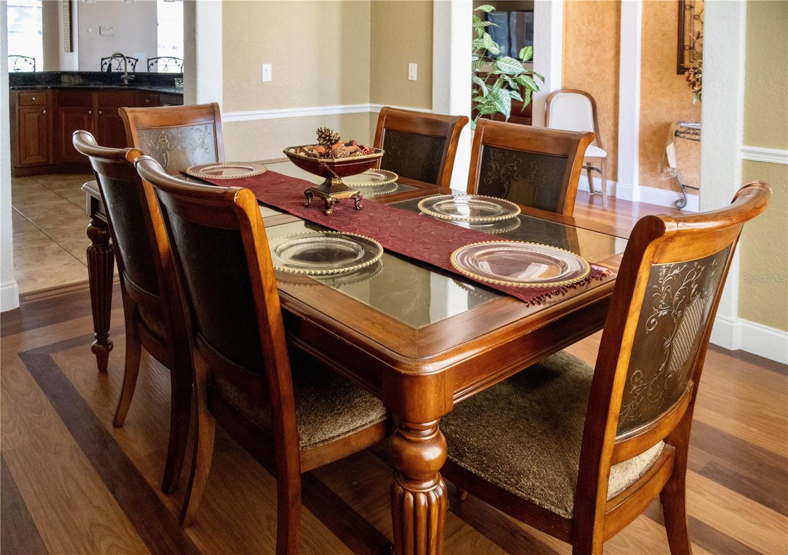 Image 8 of 77 For 10107 Tween Waters Street