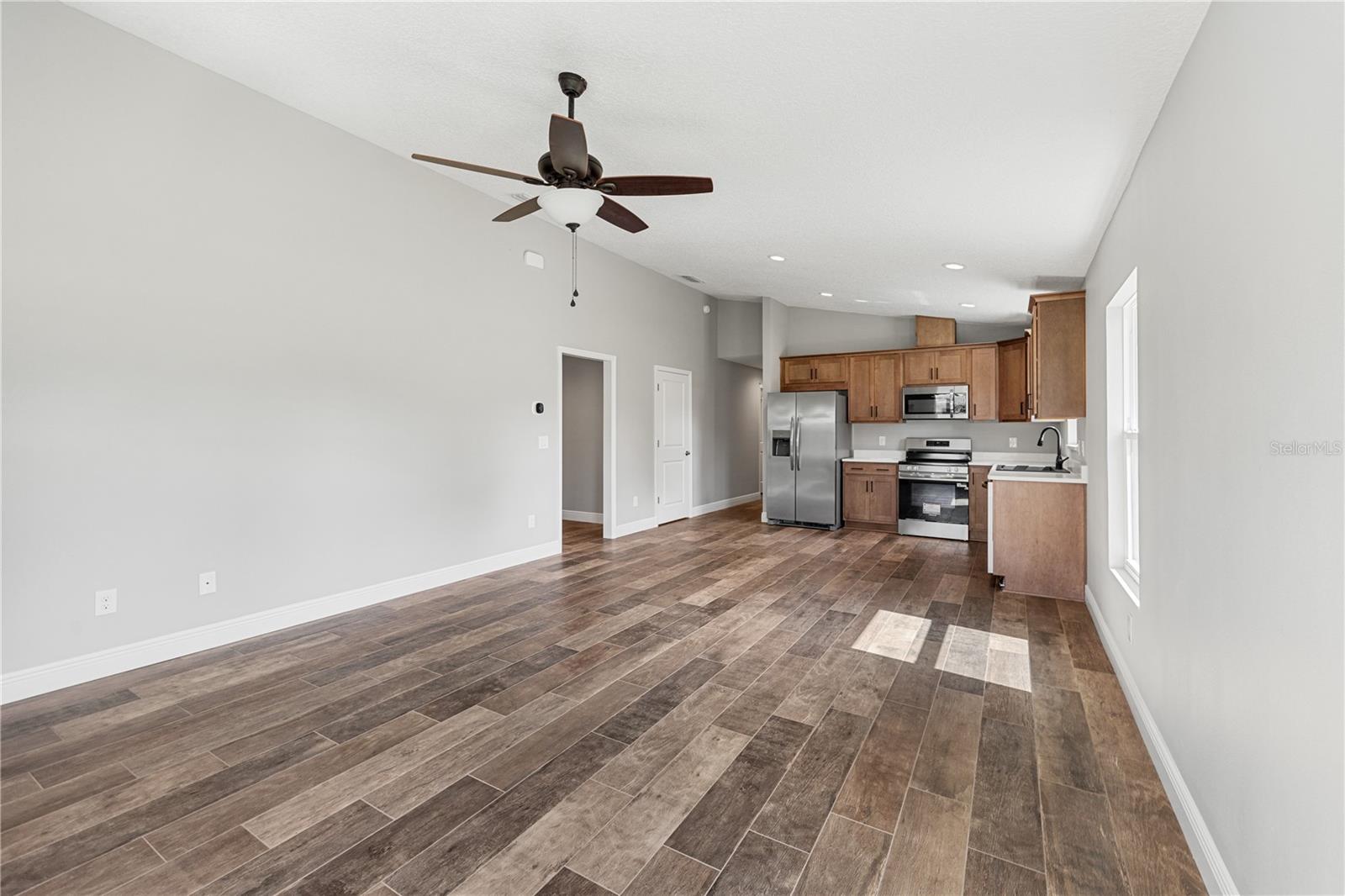 Image 11 of 41 For 1025 Cr 452a