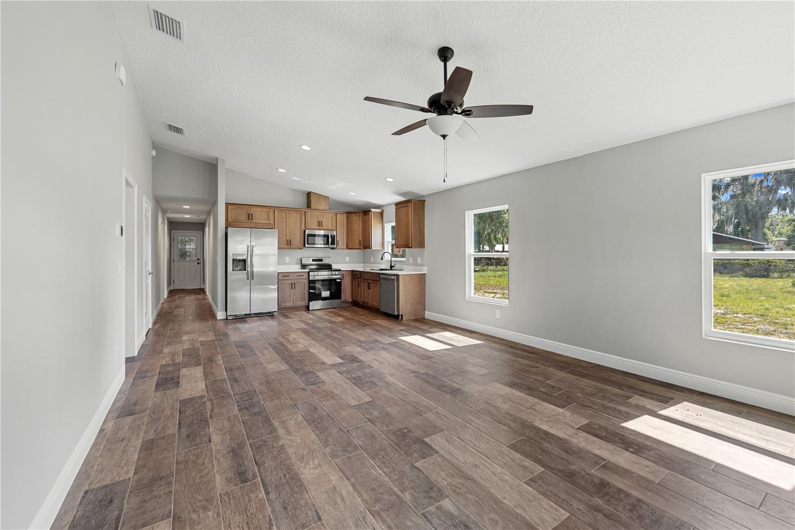 Image 12 of 41 For 1025 Cr 452a