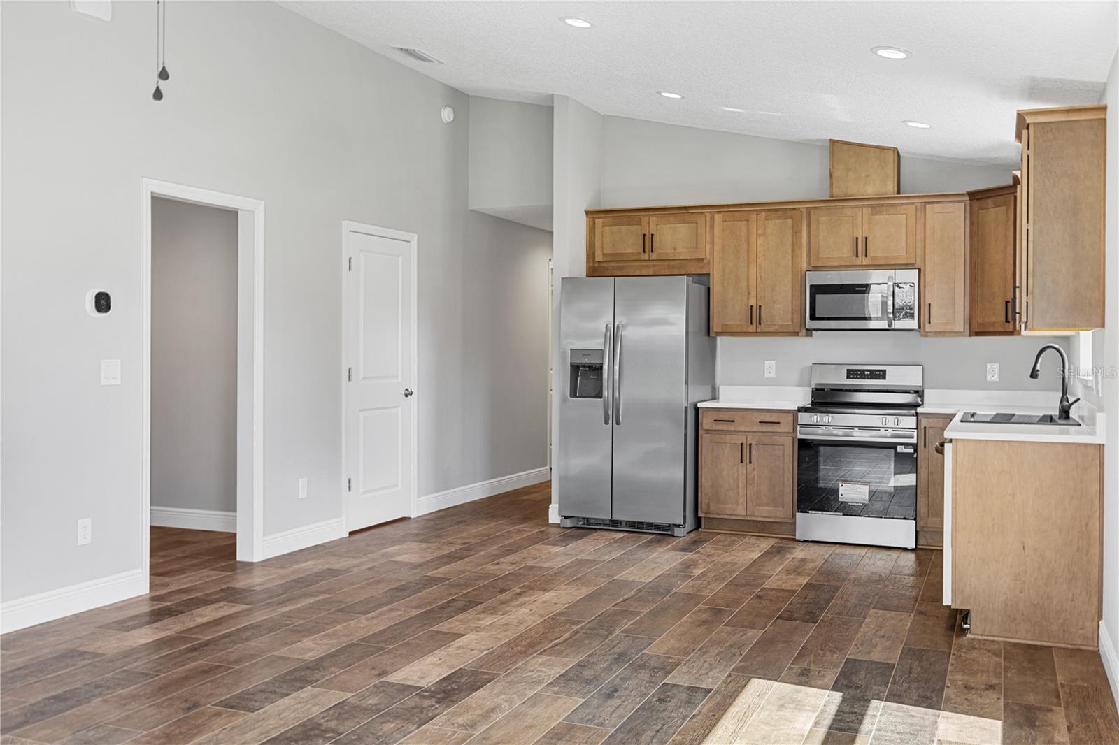 Image 13 of 41 For 1025 Cr 452a