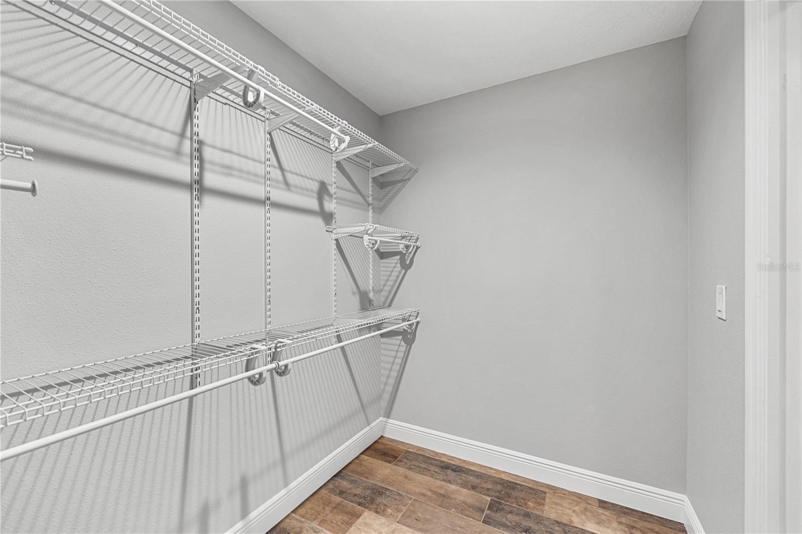 Image 24 of 41 For 1025 Cr 452a