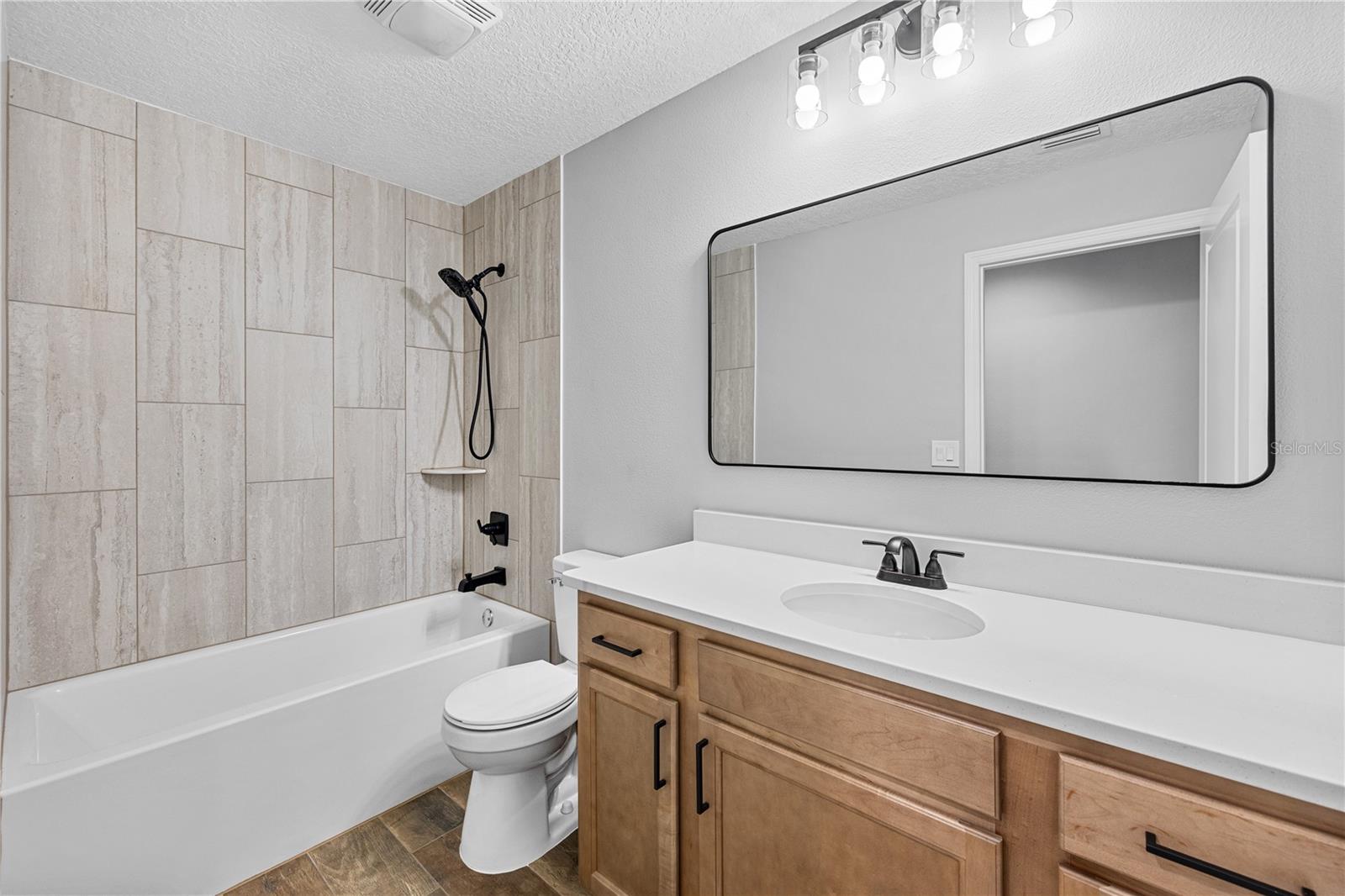 Image 32 of 41 For 1025 Cr 452a