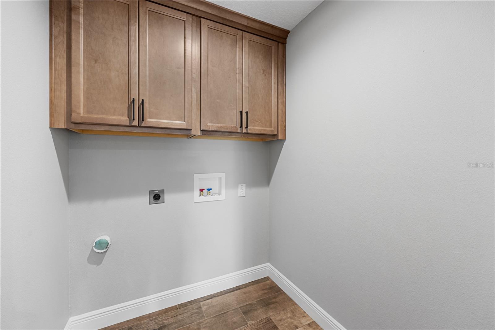 Image 36 of 41 For 1025 Cr 452a