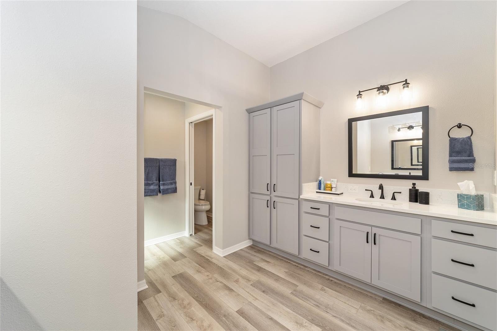 Image 31 of 79 For 6849 Mickylee Run