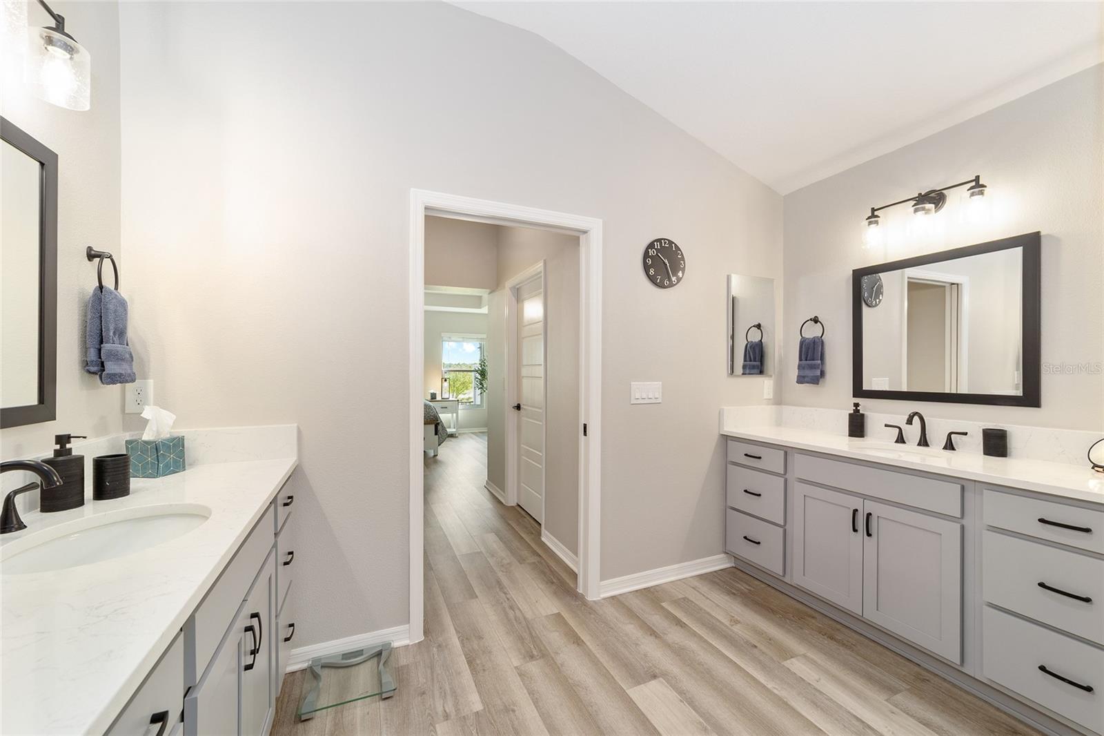 Image 32 of 79 For 6849 Mickylee Run