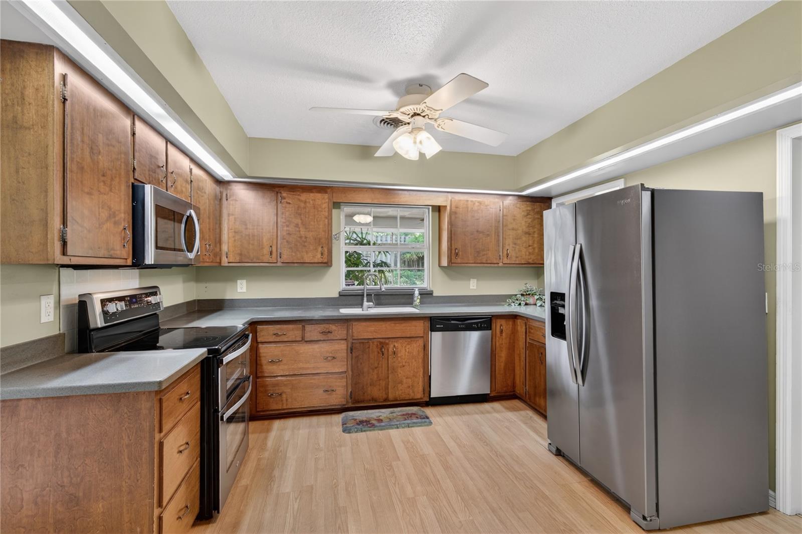 Image 14 of 58 For 1945 Normandy Drive