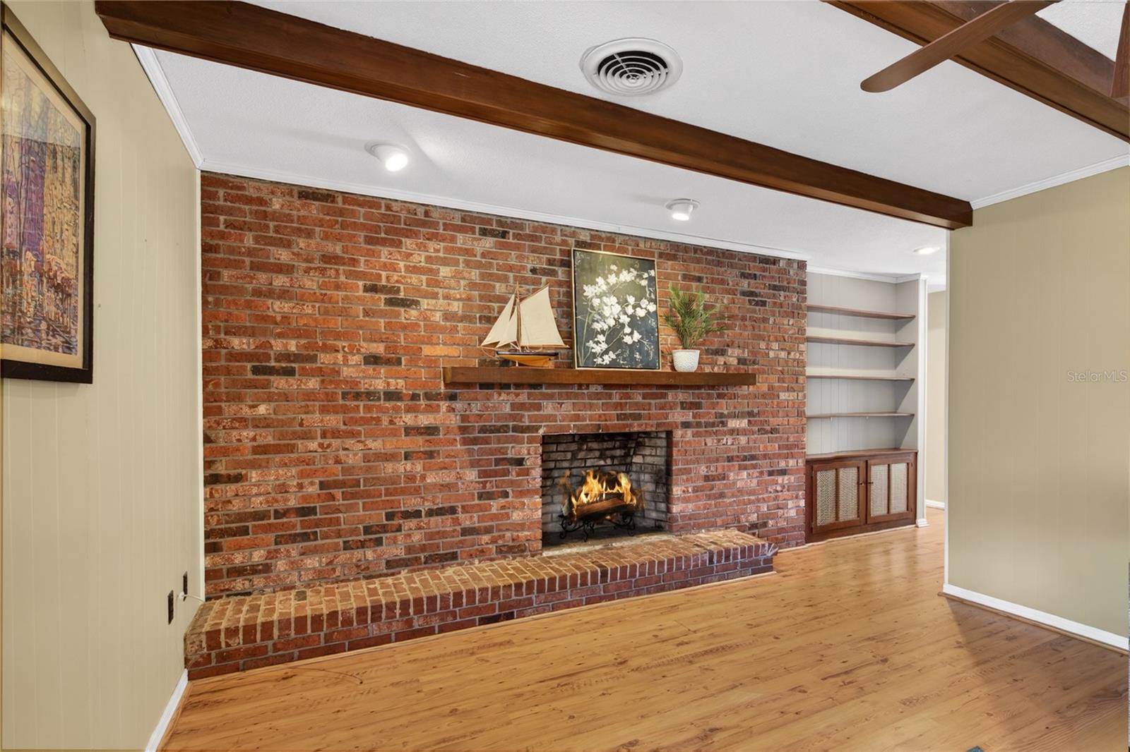 Image 20 of 58 For 1945 Normandy Drive