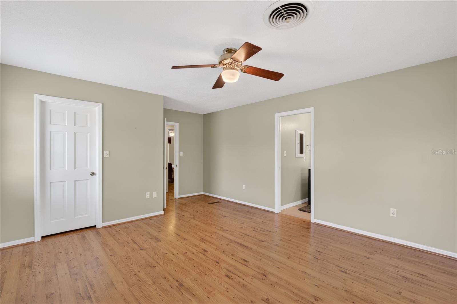 Image 31 of 58 For 1945 Normandy Drive