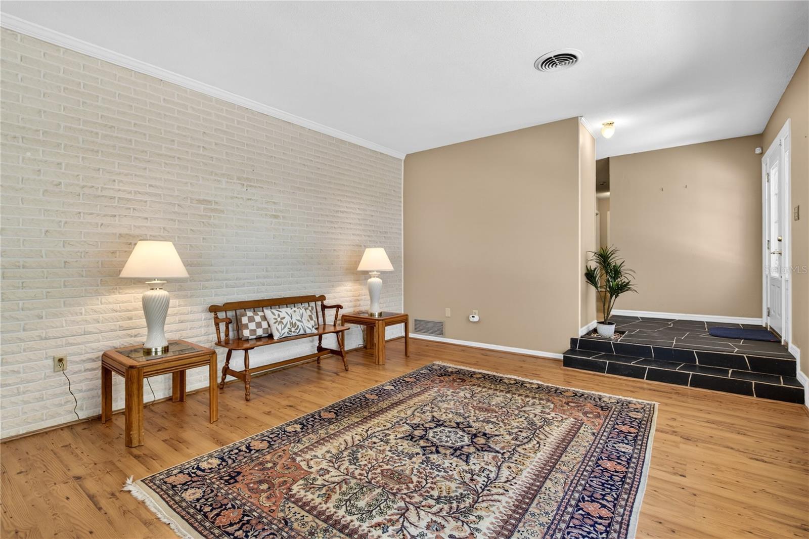 Image 9 of 58 For 1945 Normandy Drive