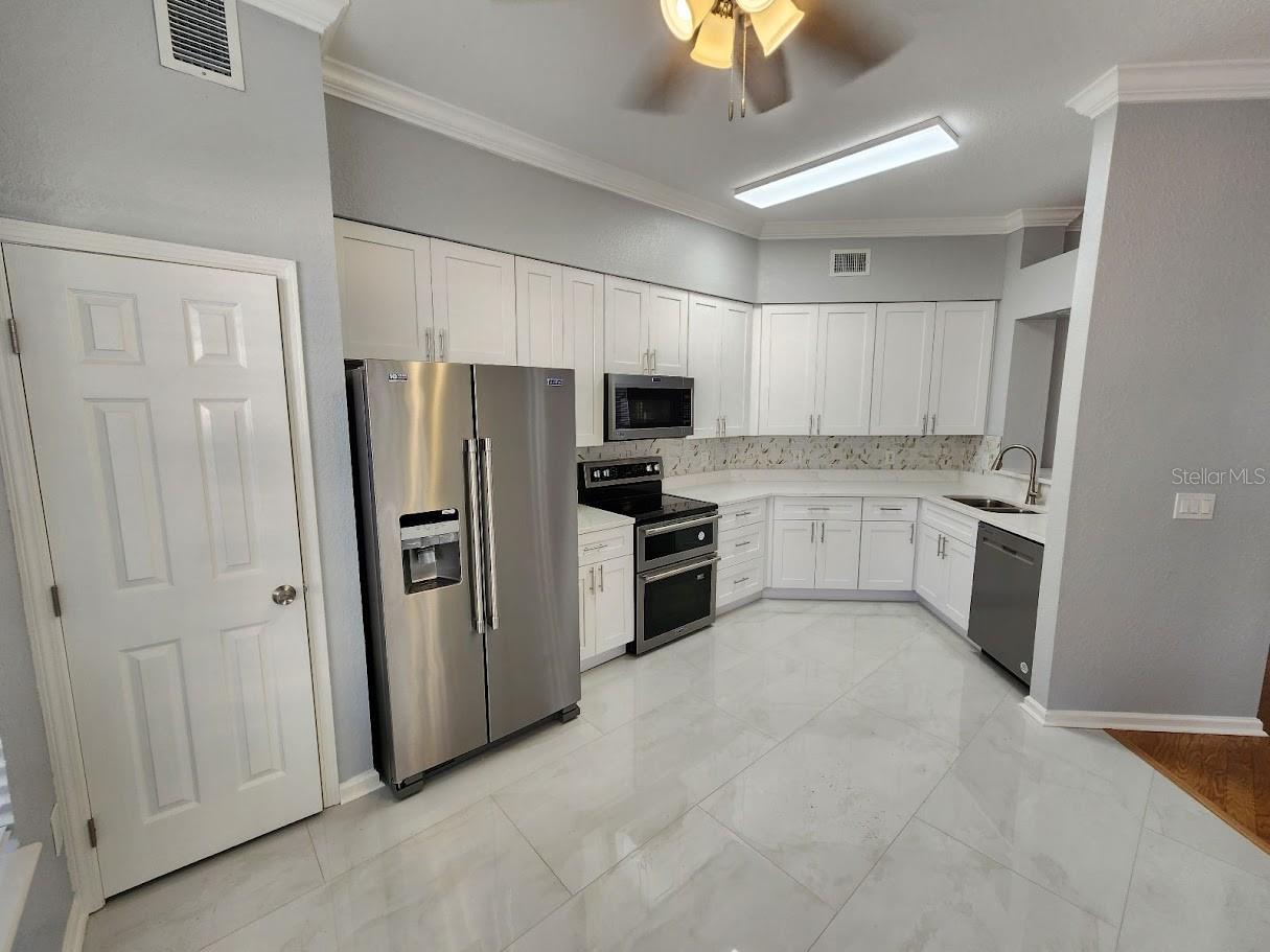 Image 2 of 26 For 7511 Bay Port Rd 5