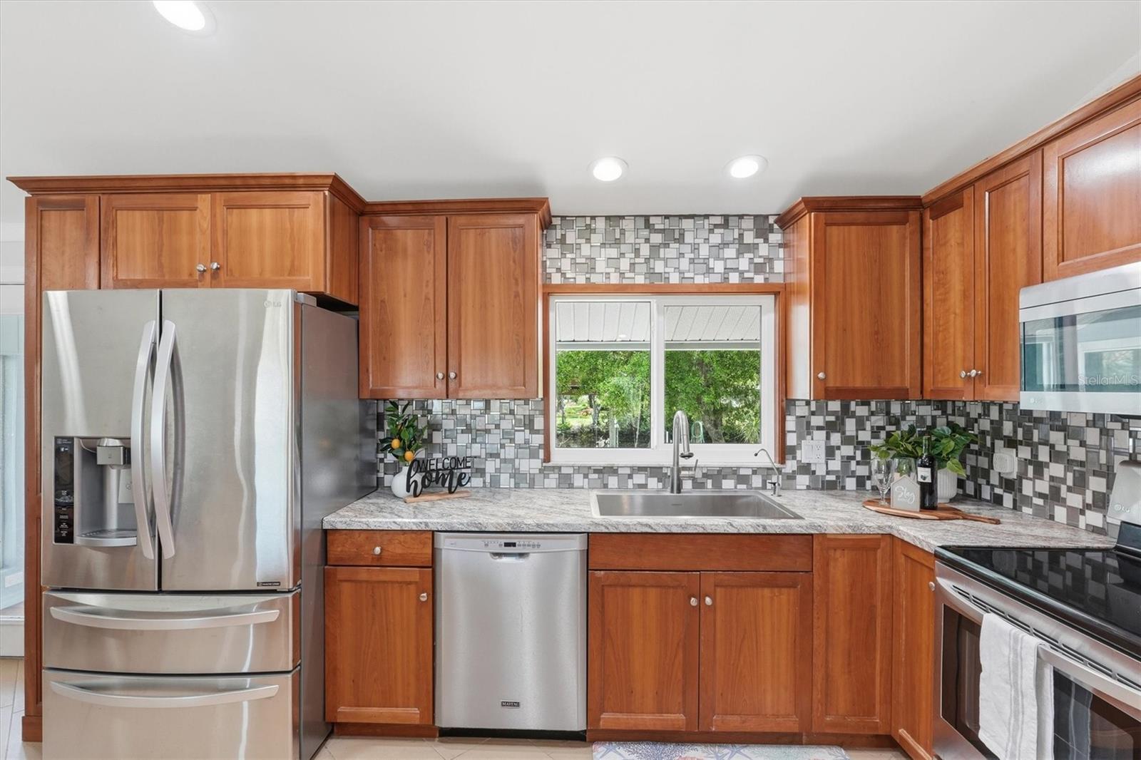 Image 11 of 52 For 5947 Shadytree Path