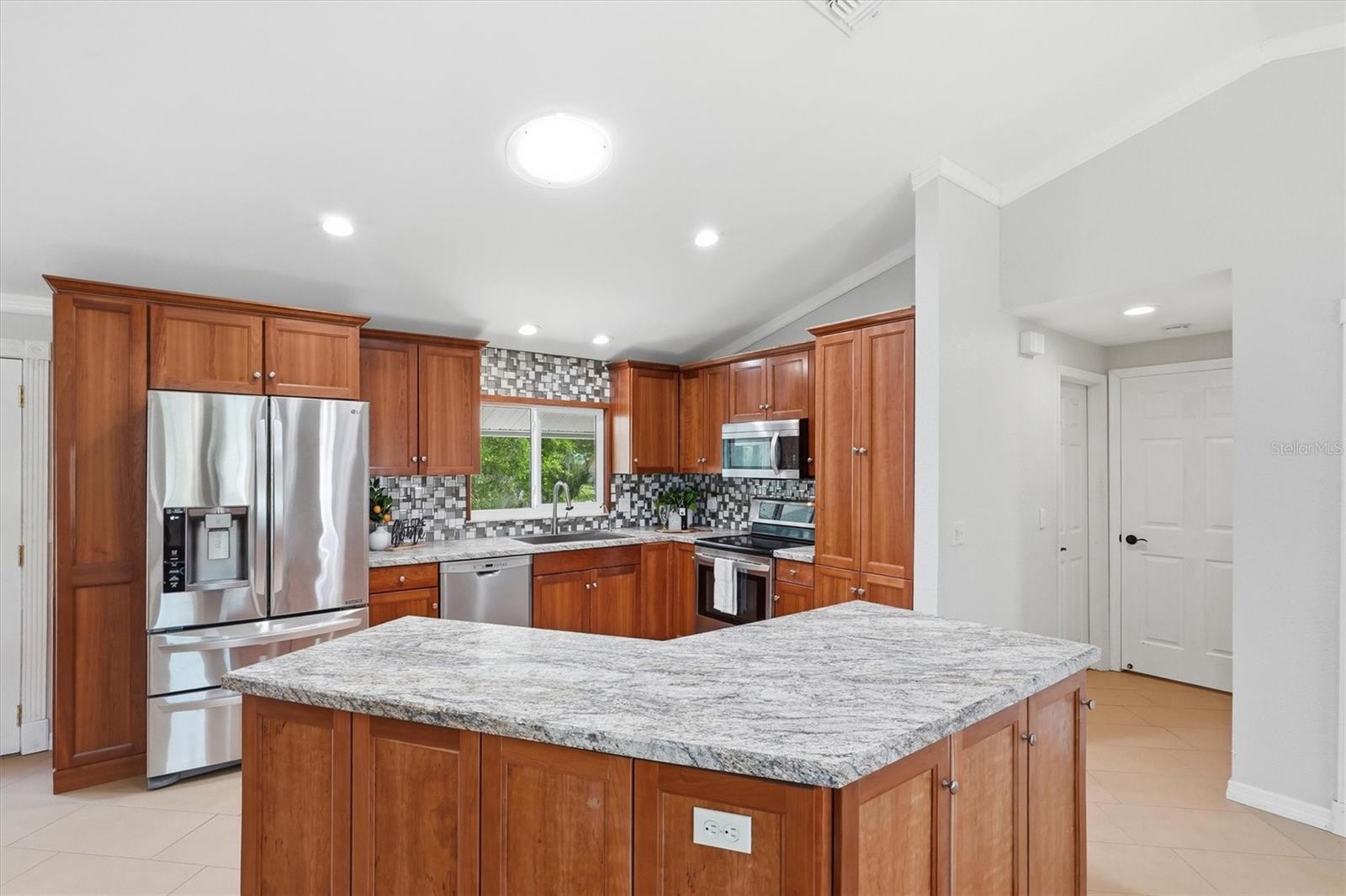 Image 13 of 52 For 5947 Shadytree Path