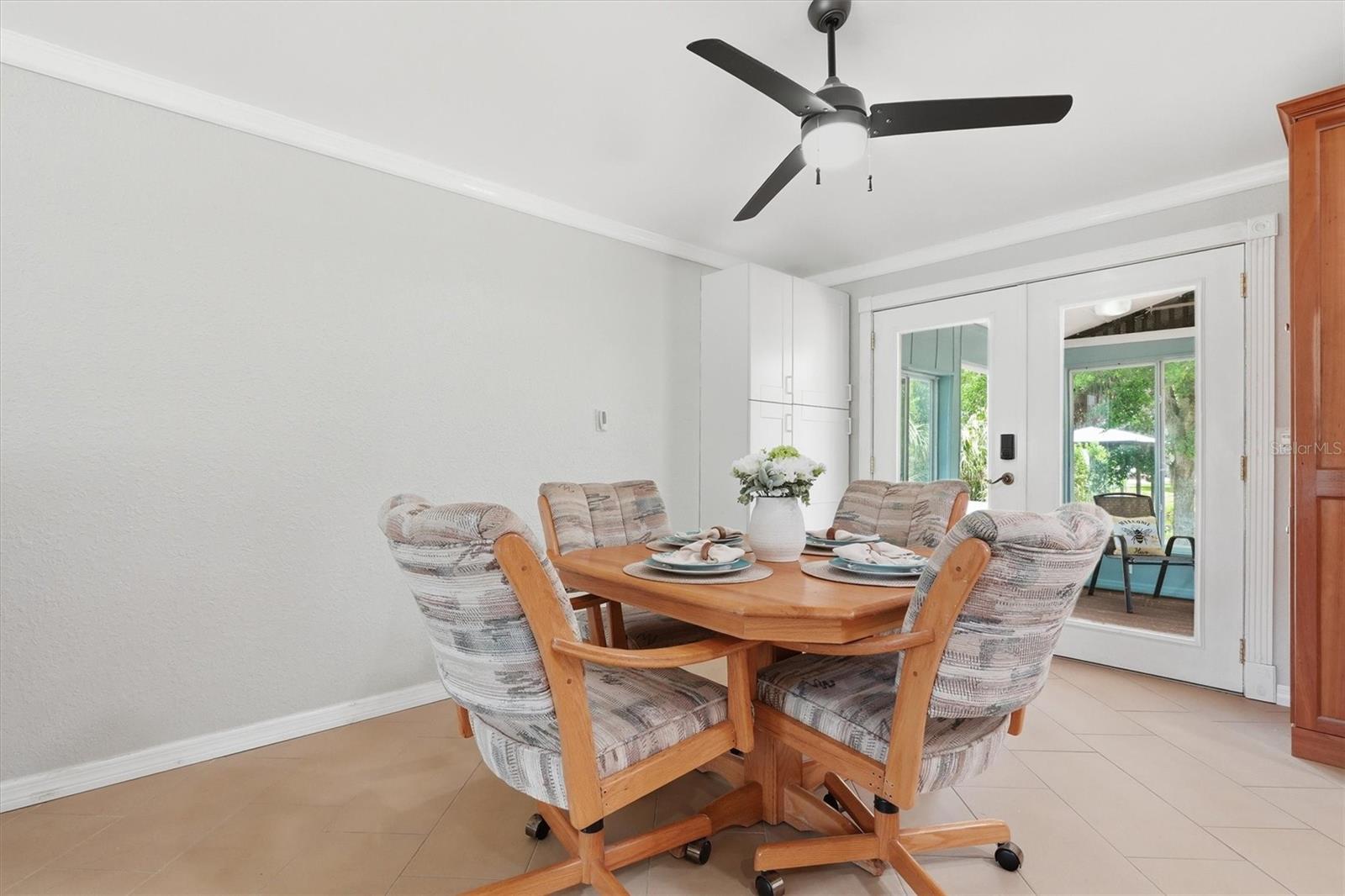 Image 14 of 52 For 5947 Shadytree Path