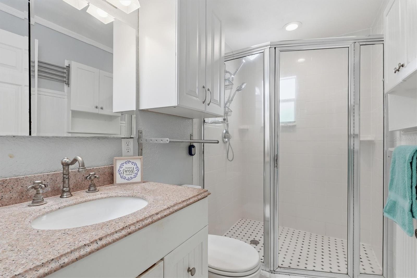 Image 21 of 52 For 5947 Shadytree Path