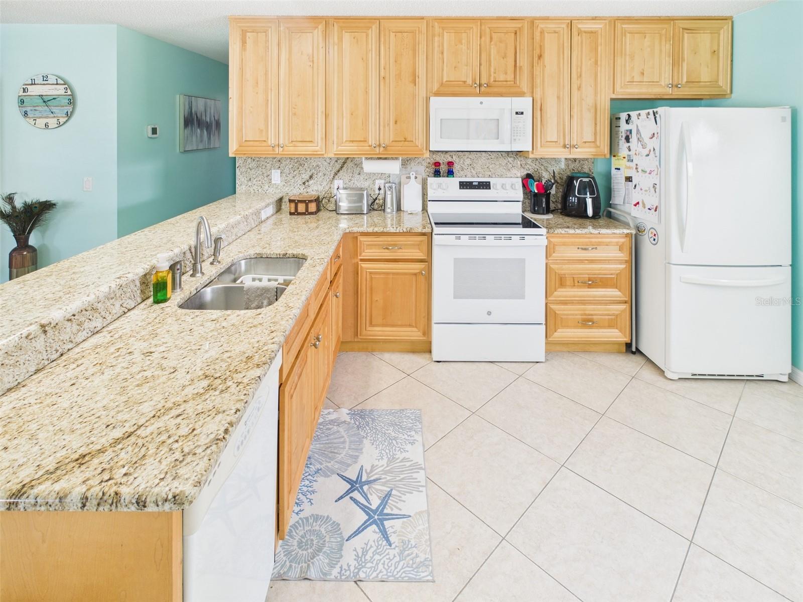 Image 11 of 24 For 1546 Lozano Avenue