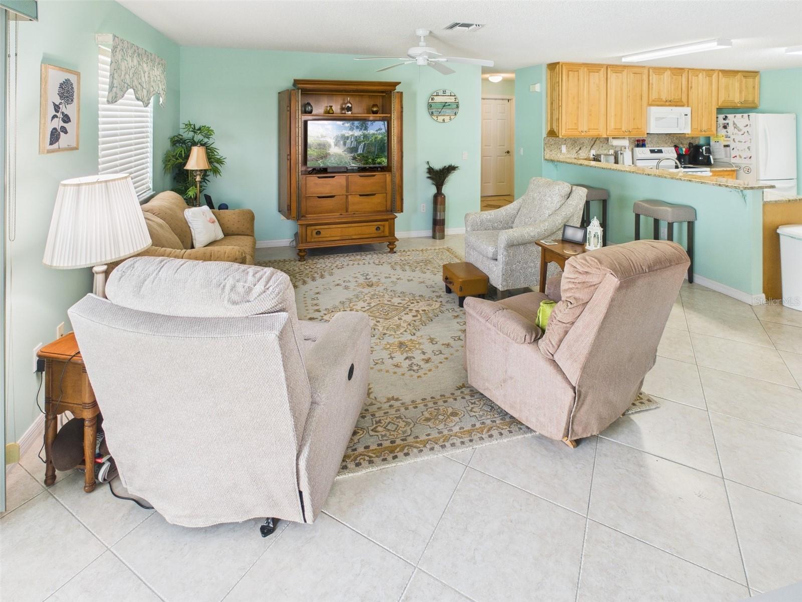 Image 14 of 24 For 1546 Lozano Avenue