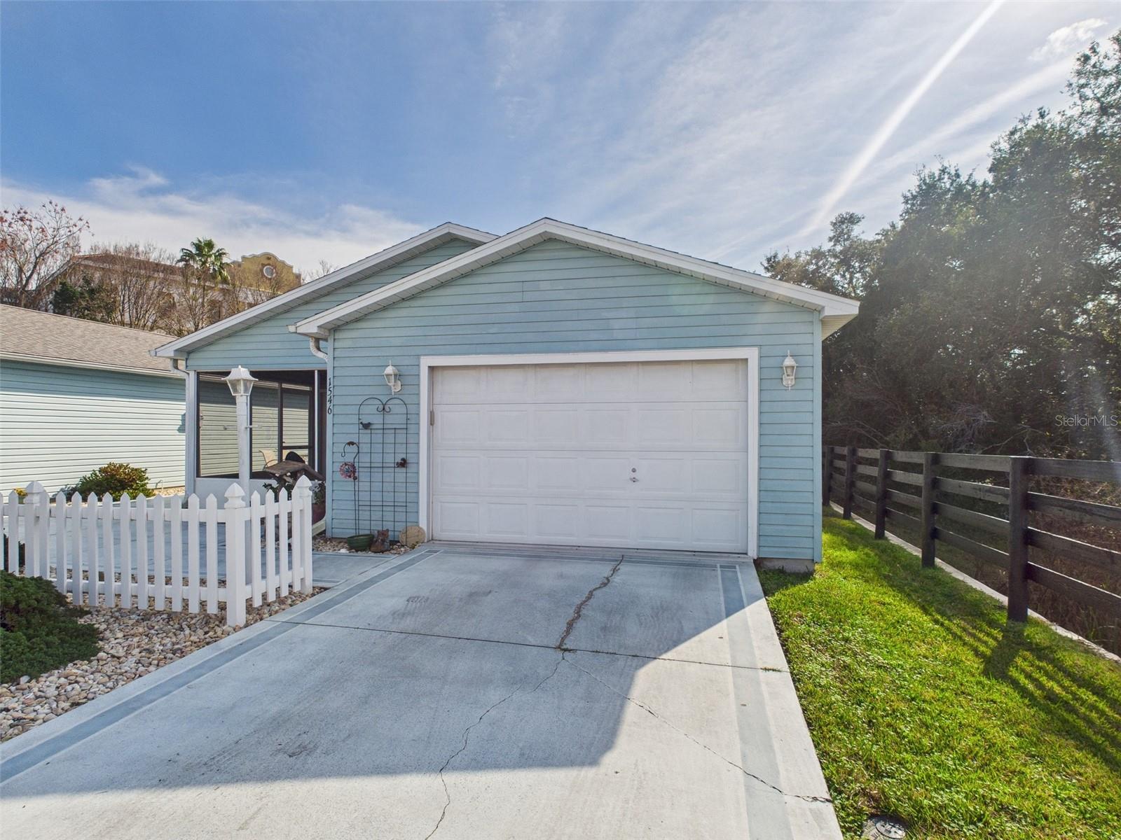 Image 2 of 24 For 1546 Lozano Avenue