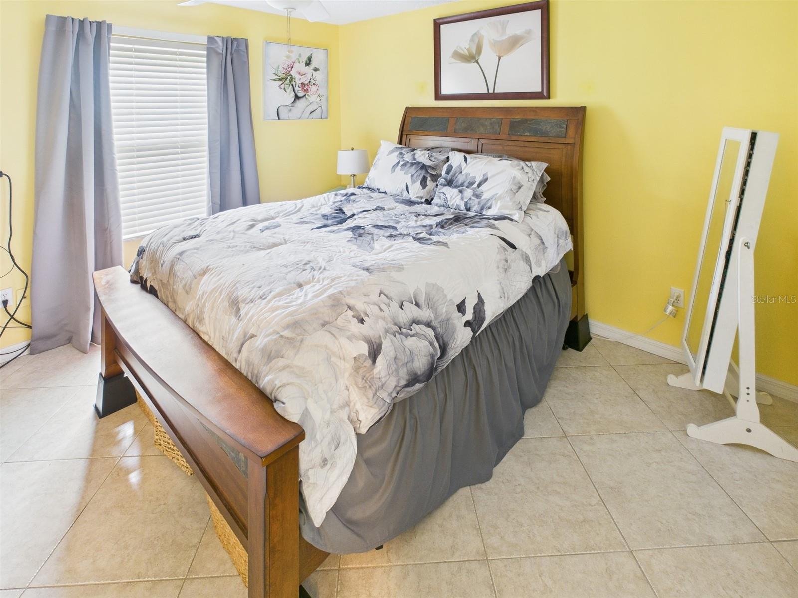 Image 20 of 24 For 1546 Lozano Avenue