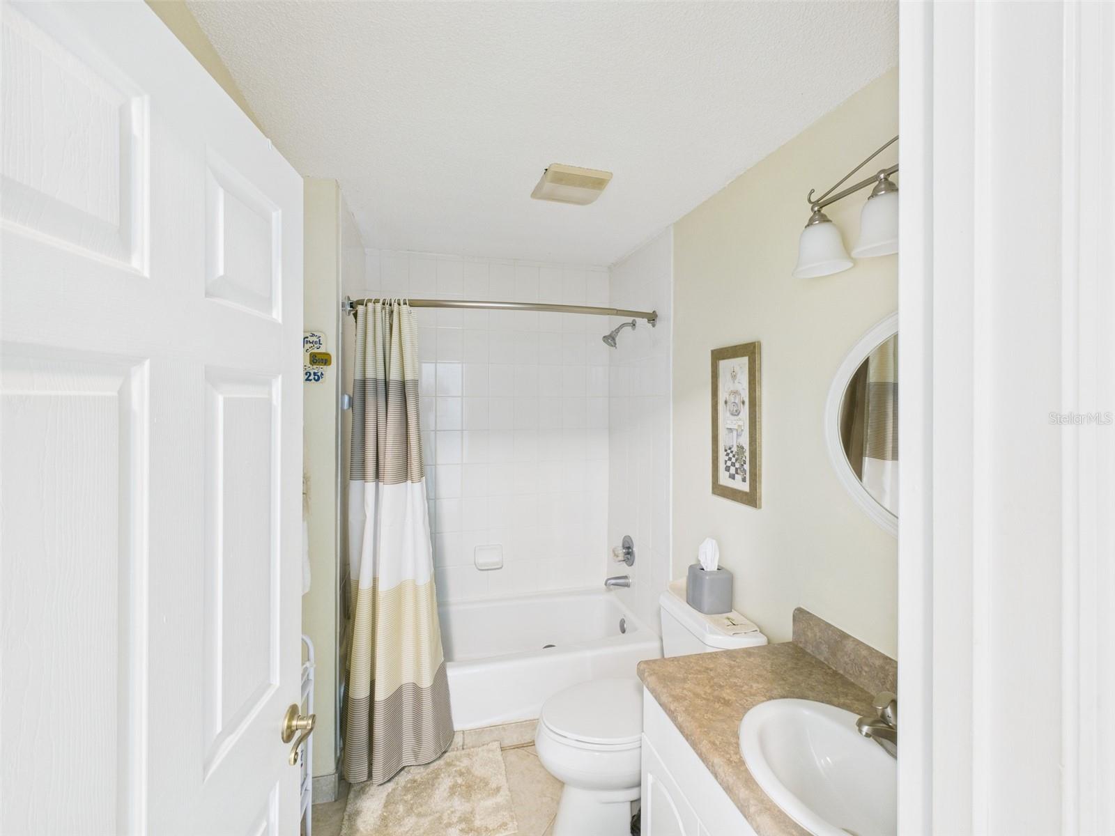 Image 21 of 24 For 1546 Lozano Avenue