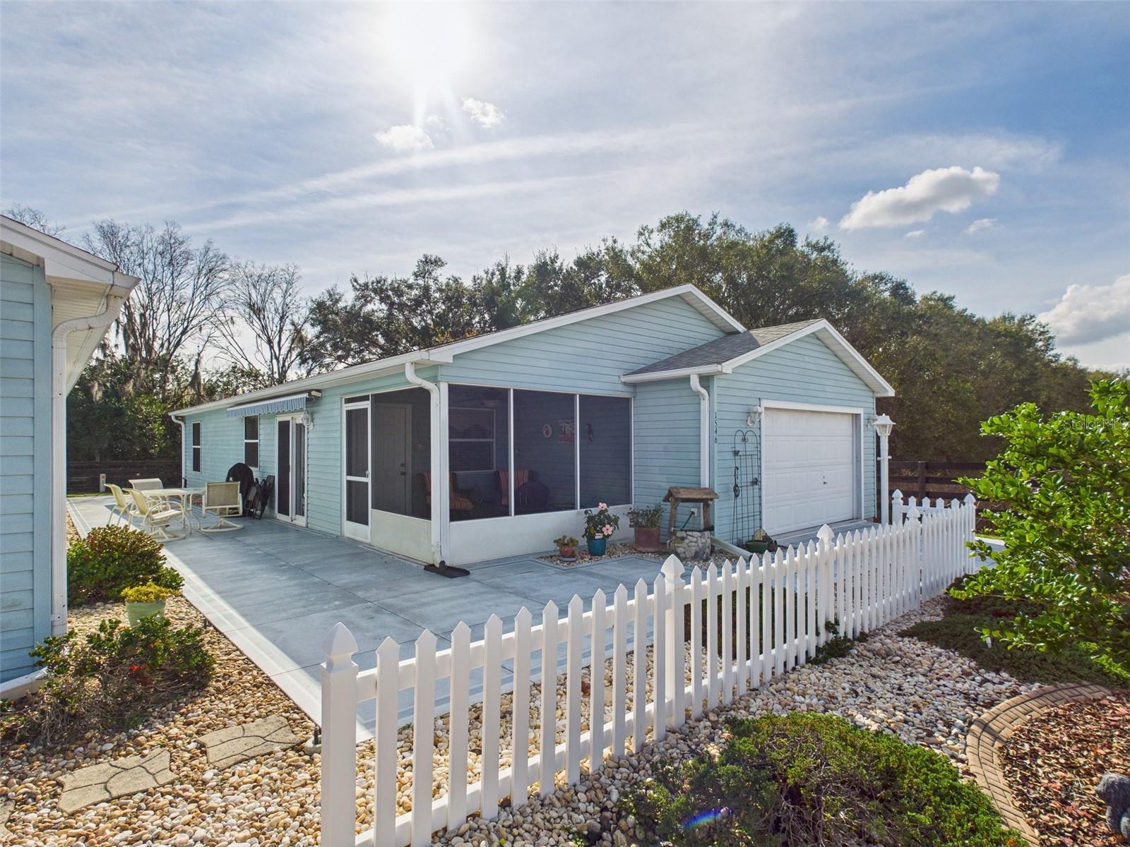 Image 3 of 24 For 1546 Lozano Avenue