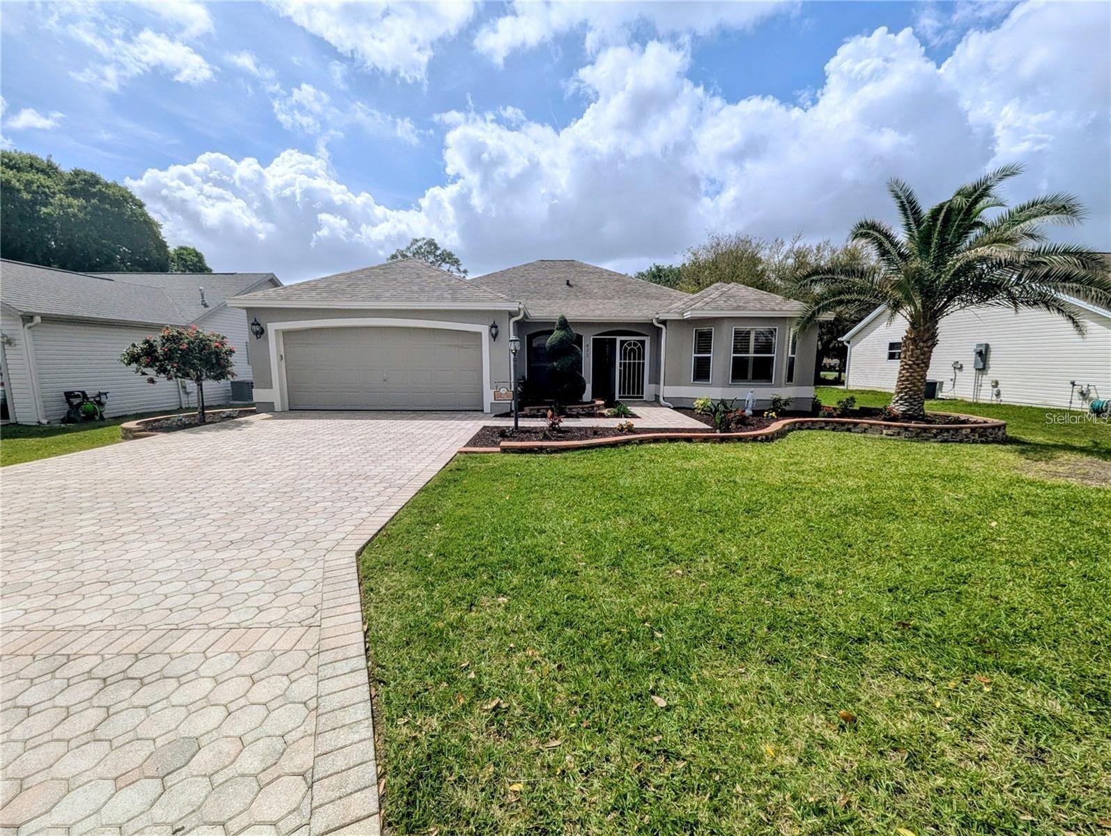 Listing Details for 432 Loma Paseo Drive, LADY LAKE, FL 32159