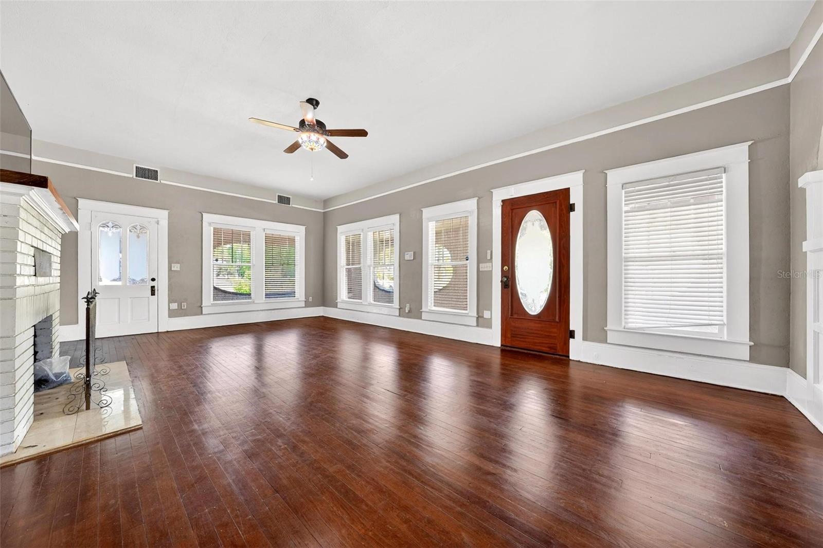 Image 11 of 95 For 211 Cassady Street