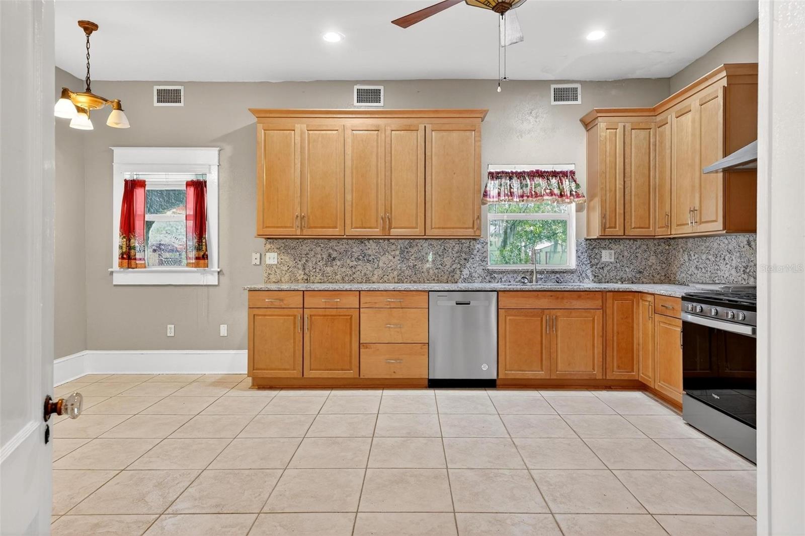 Image 12 of 95 For 211 Cassady Street