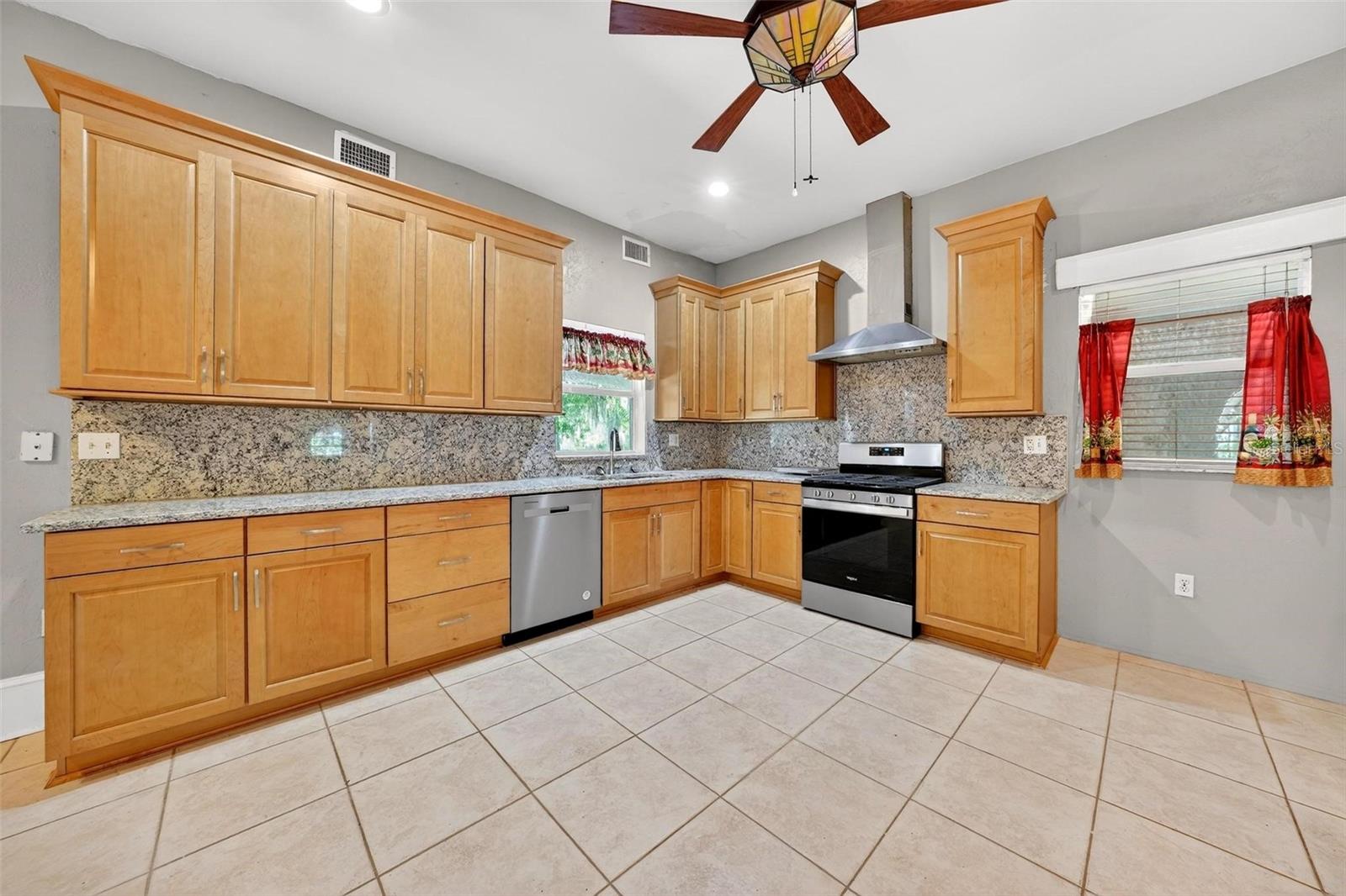 Image 13 of 95 For 211 Cassady Street