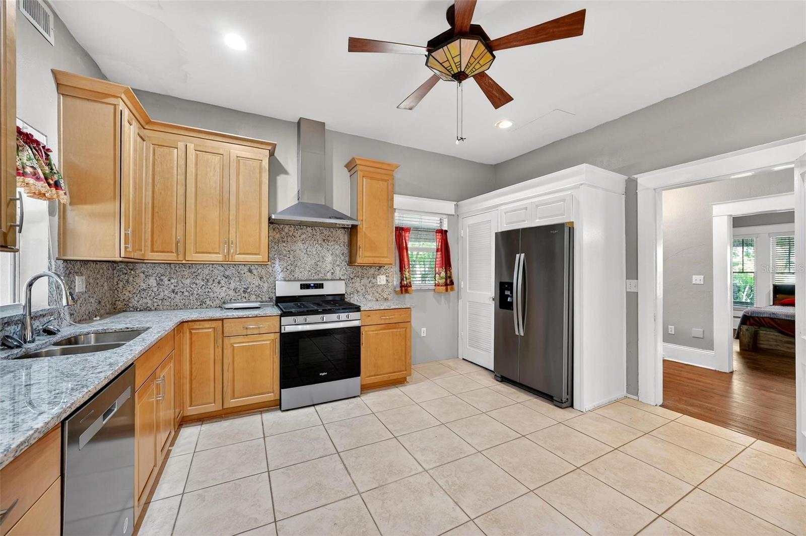 Image 14 of 95 For 211 Cassady Street