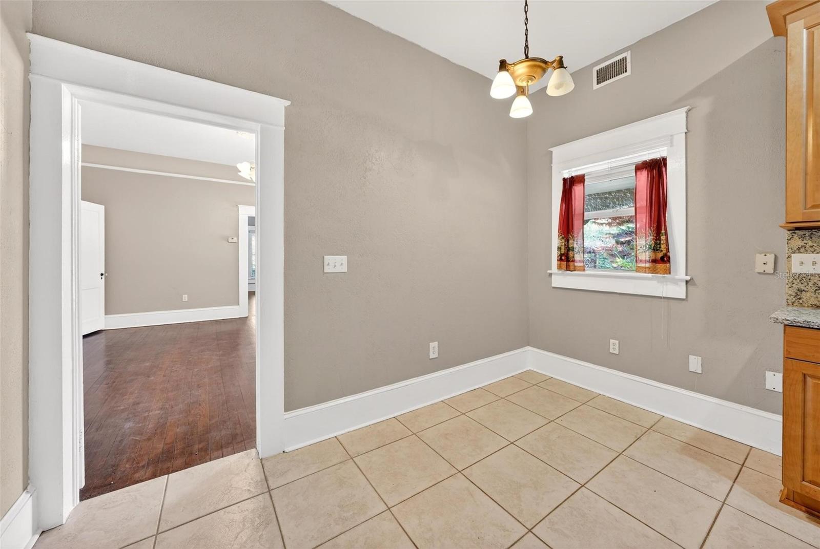 Image 17 of 95 For 211 Cassady Street