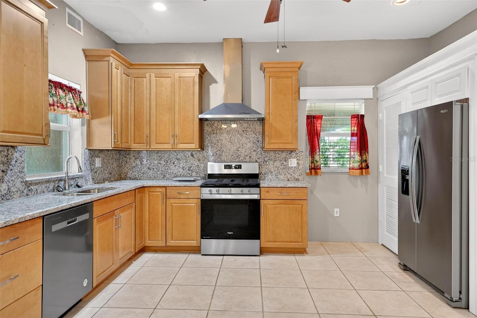 Image 18 of 95 For 211 Cassady Street