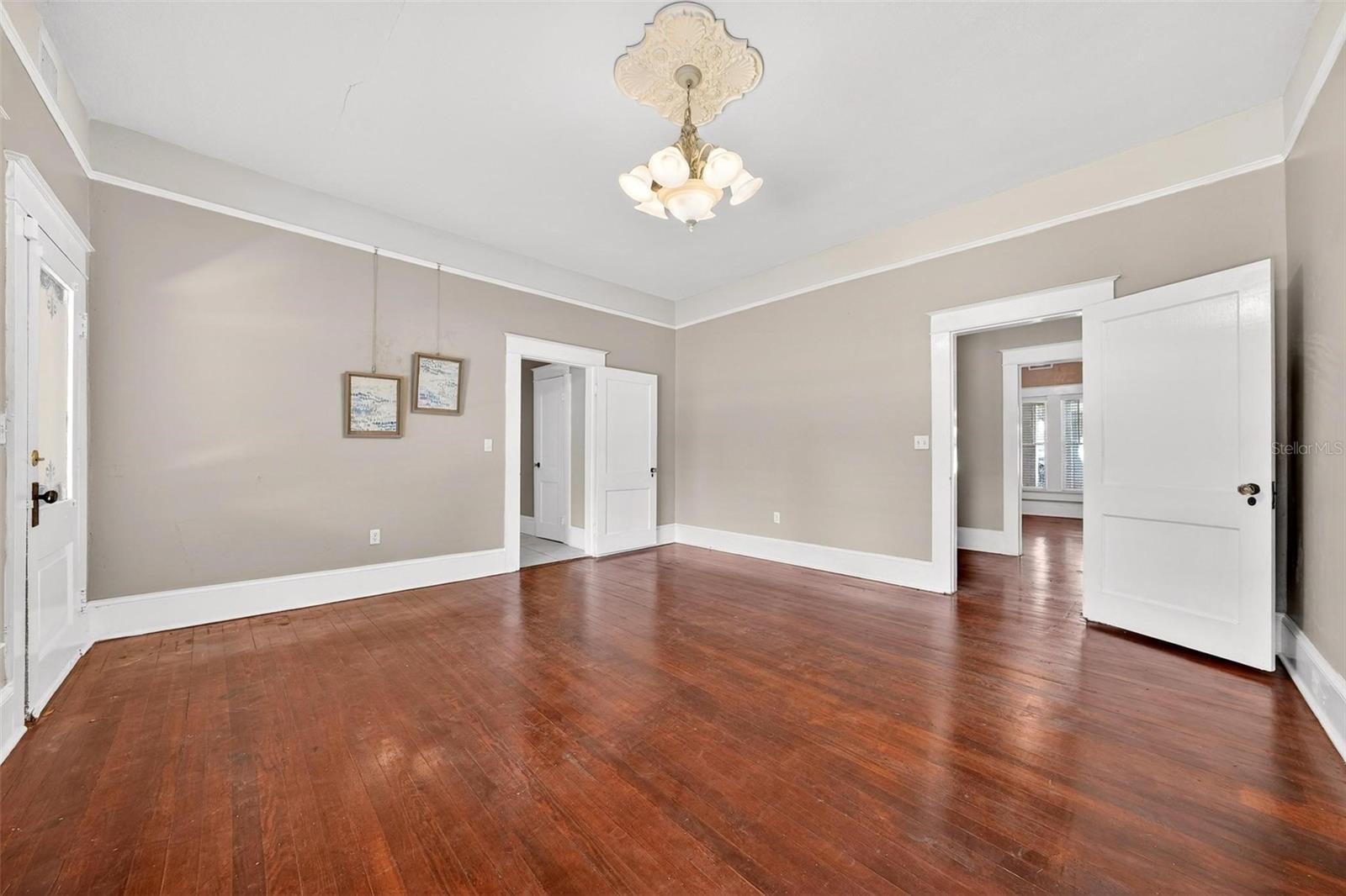 Image 22 of 95 For 211 Cassady Street