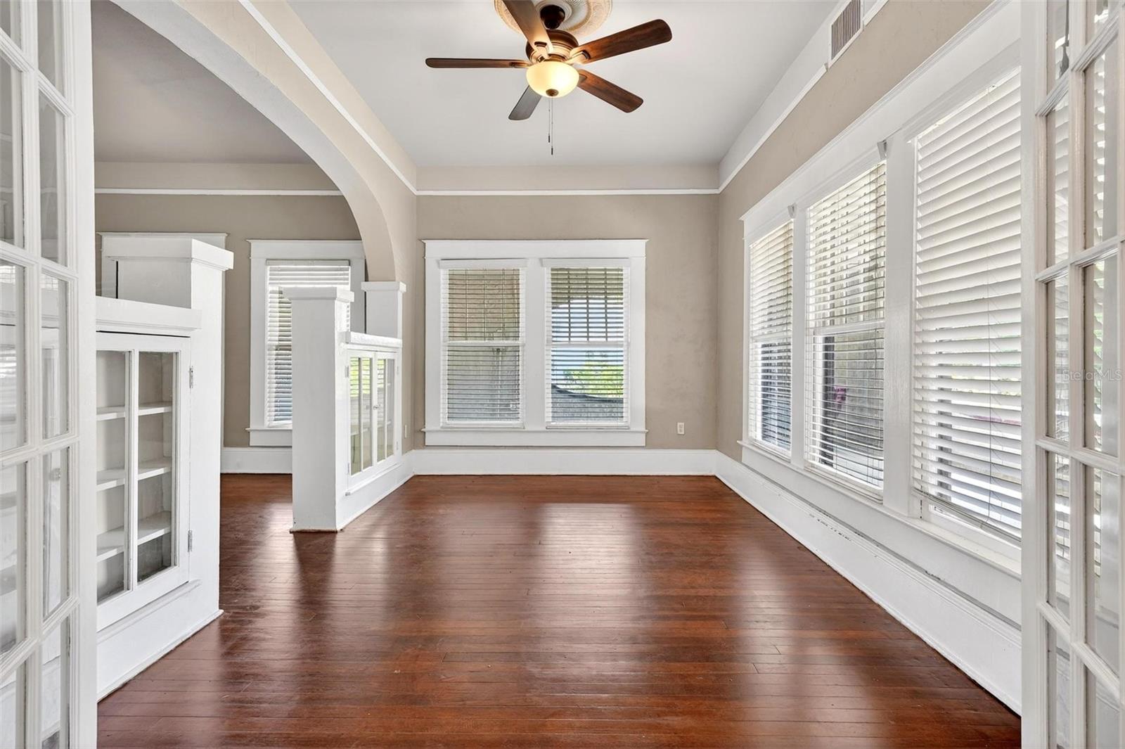 Image 23 of 95 For 211 Cassady Street