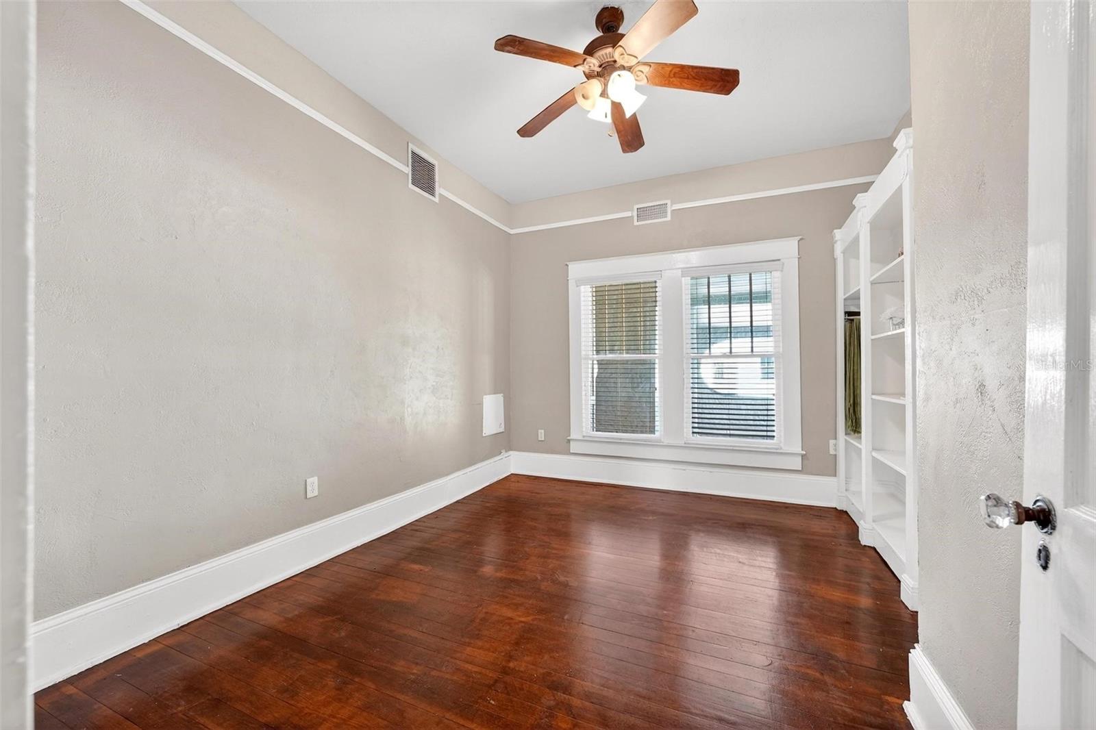 Image 27 of 95 For 211 Cassady Street