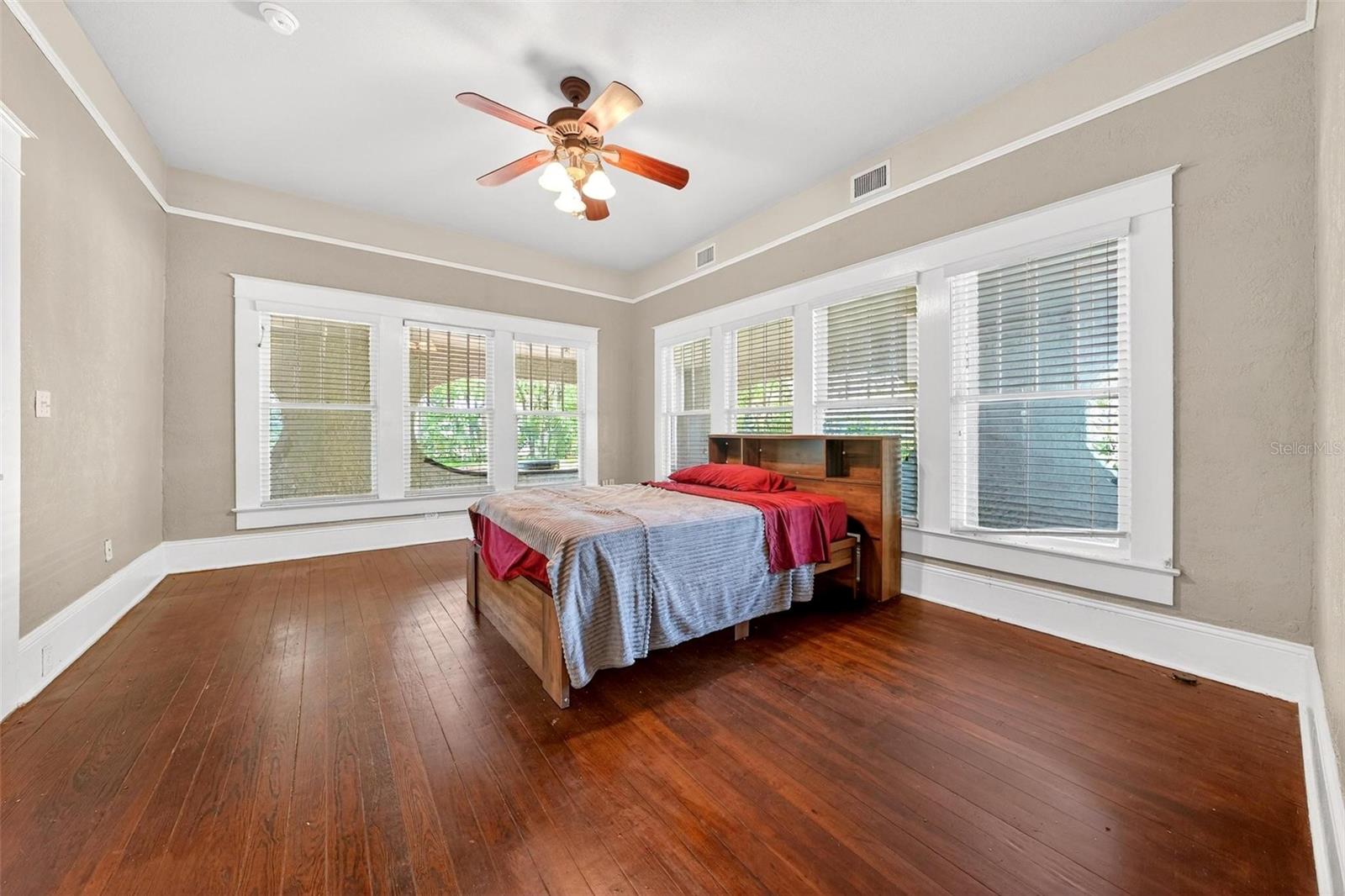 Image 32 of 95 For 211 Cassady Street