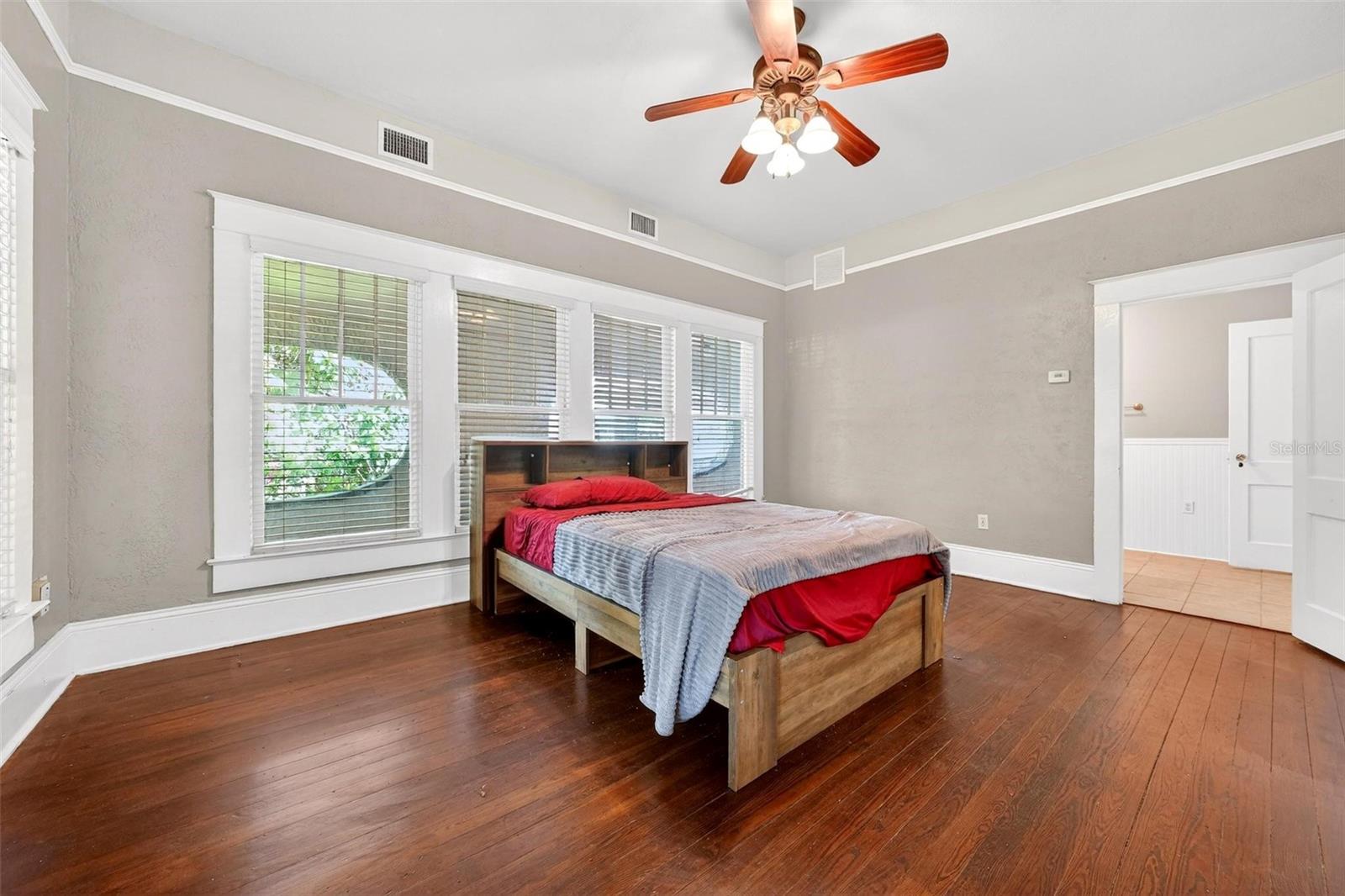 Image 34 of 95 For 211 Cassady Street