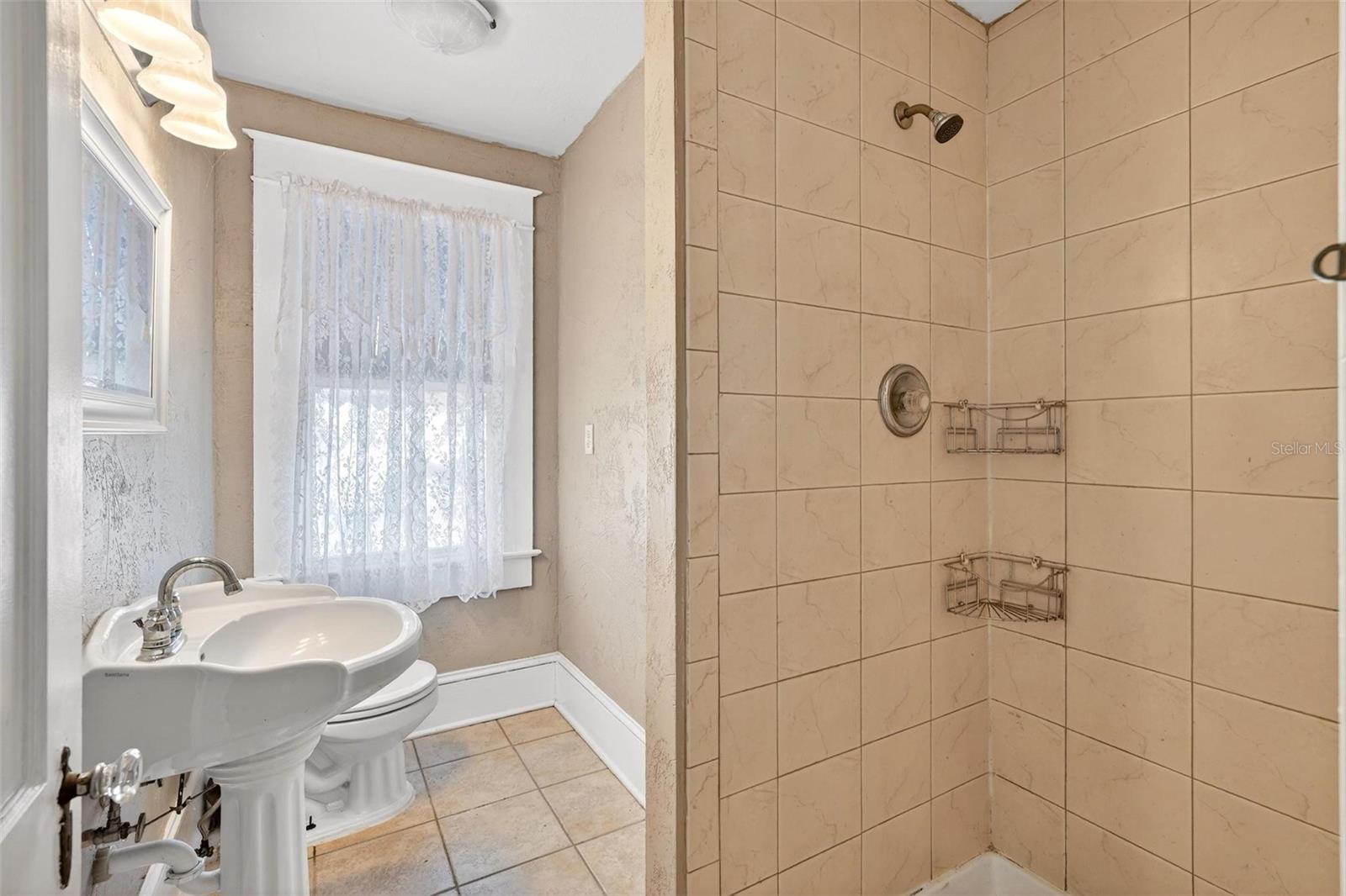 Image 39 of 95 For 211 Cassady Street