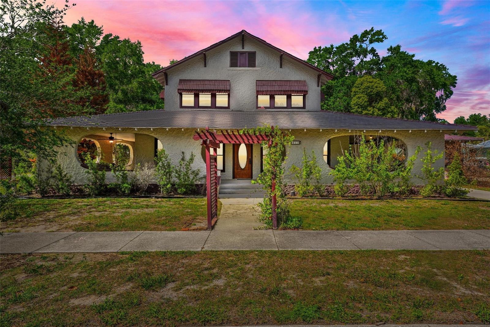 Image 5 of 95 For 211 Cassady Street